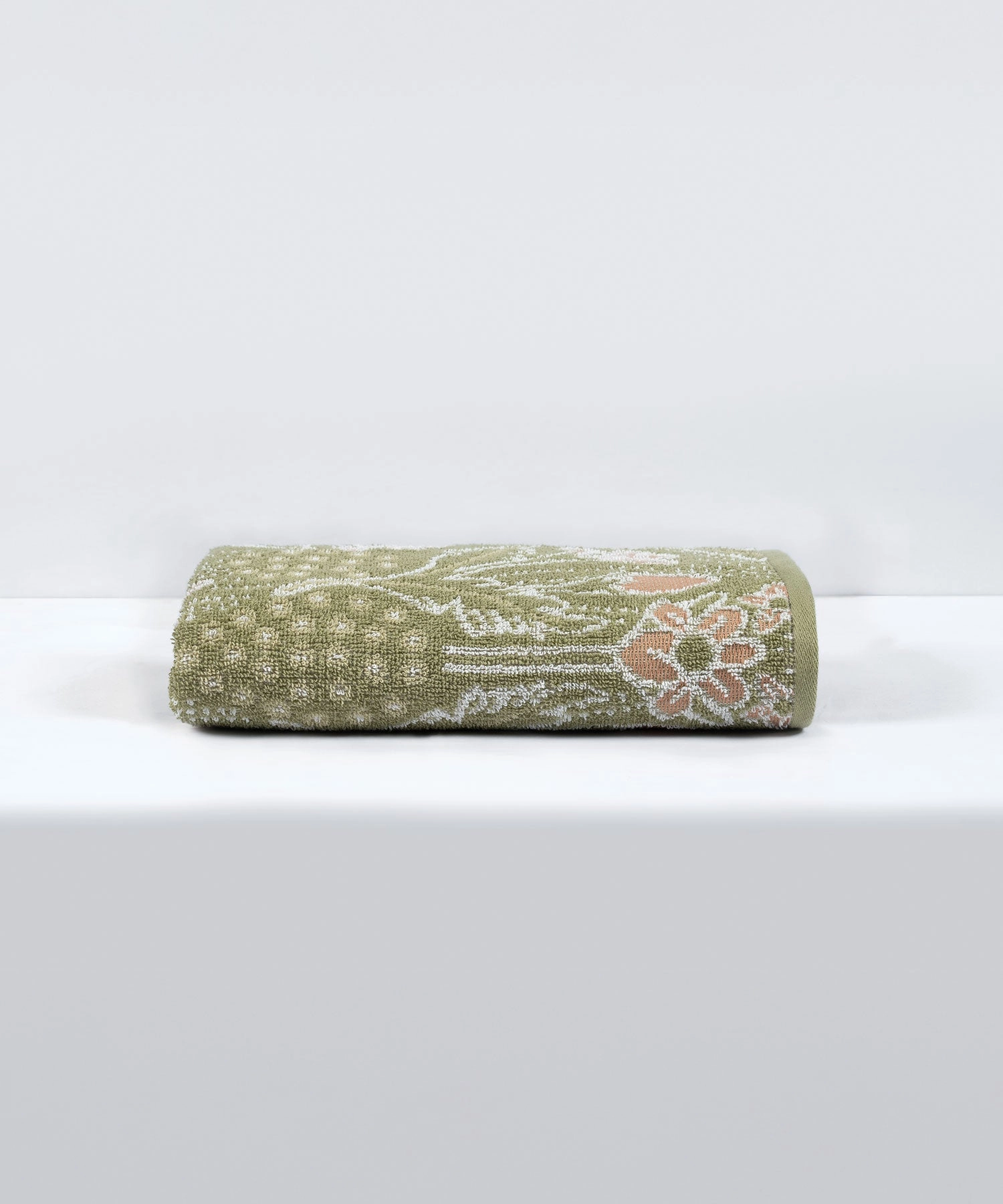 Classic Tranquil Blossoms Bath Towel, 550 GSM, 100% Cotton, Susan