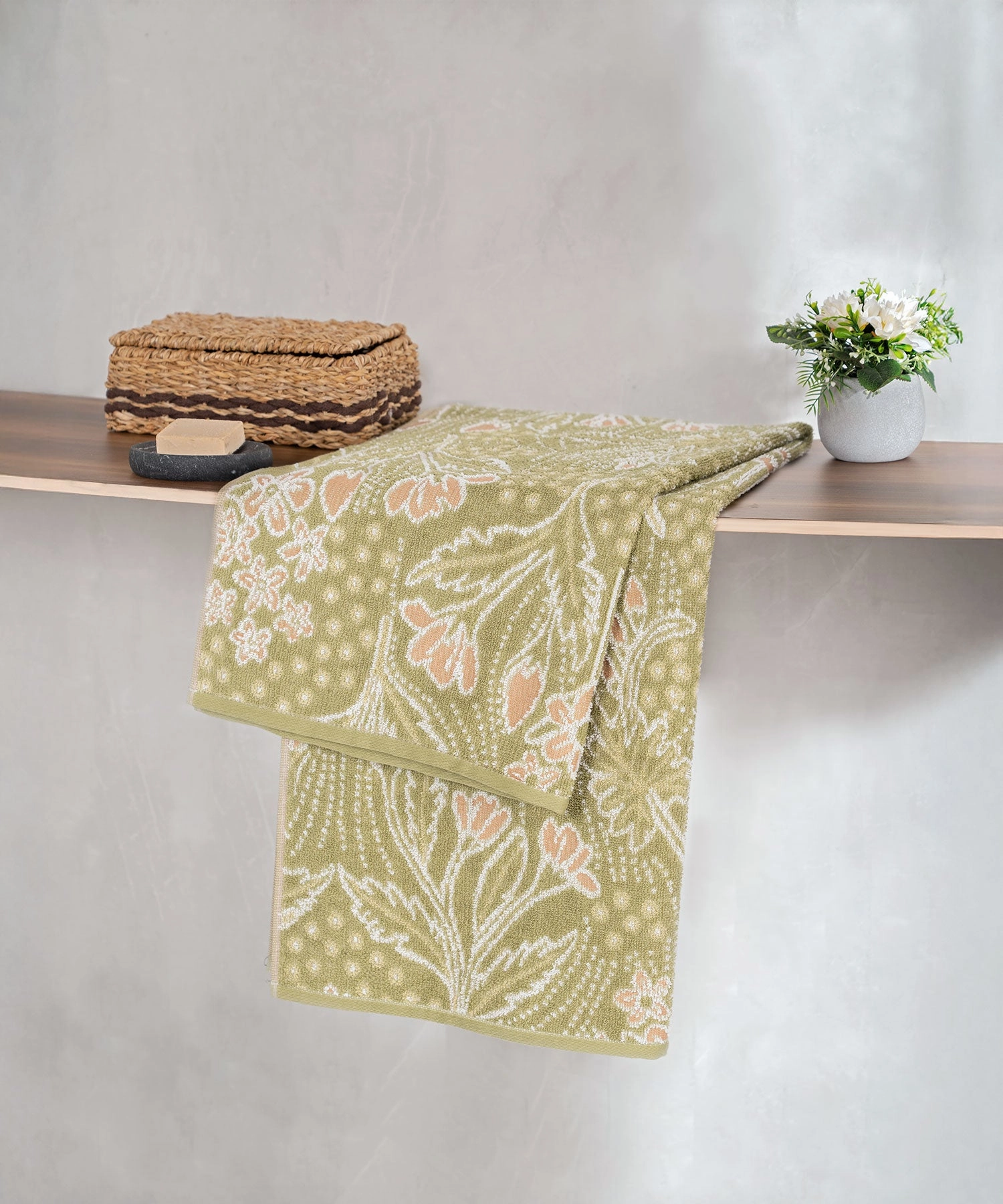 Classic Tranquil Blossoms Bath Towel, 550 GSM, 100% Cotton, Susan