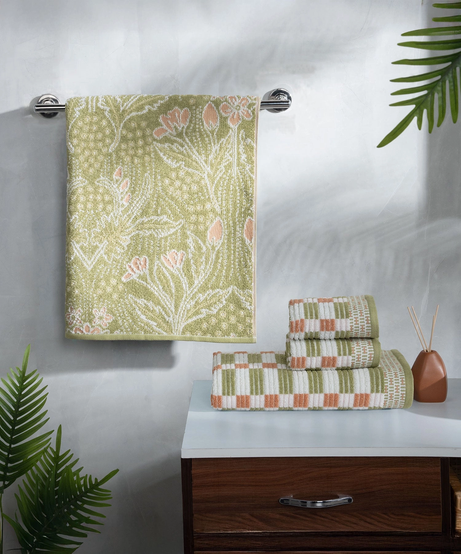 Classic Tranquil Blossoms Towel Set, 550 GSM, 100% Cotton, Cerena bath towels,soft towels,bathroom textiles
