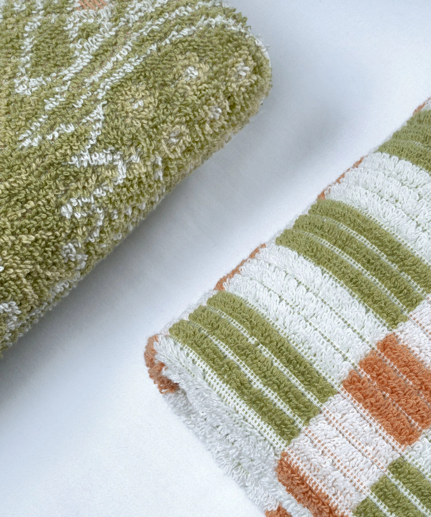 Classic Tranquil Blossoms Towel Set, 550 GSM, 100% Cotton, Cerena