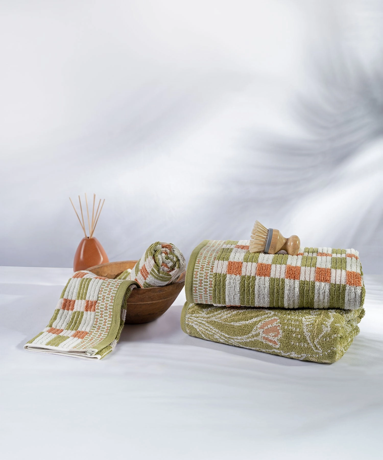Classic Tranquil Blossoms Towel Set, 550 GSM, 100% Cotton, Cerena
