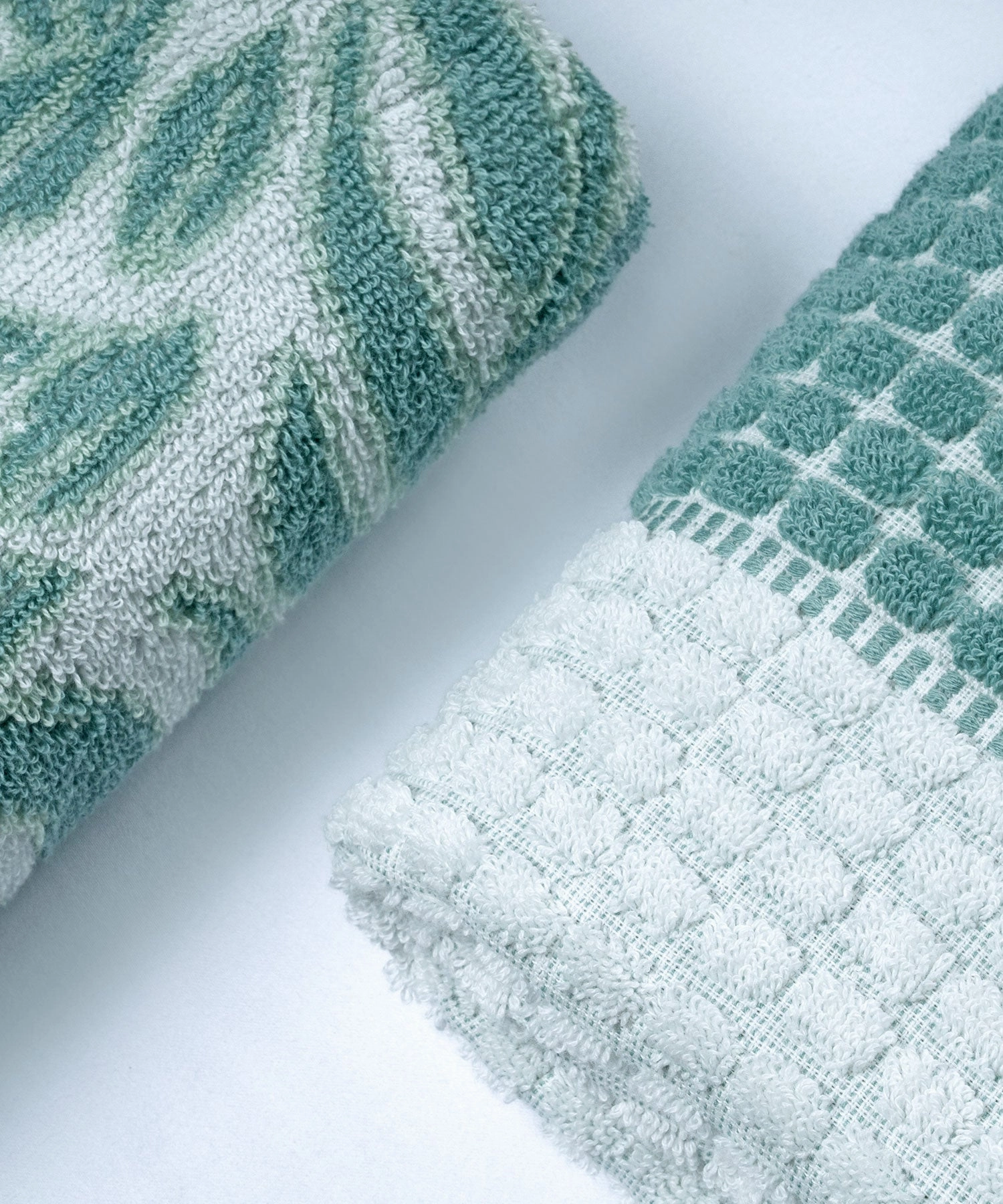 Classic Tranquil Blossoms Towel Set, 550 GSM, 100% Cotton, Cyntia