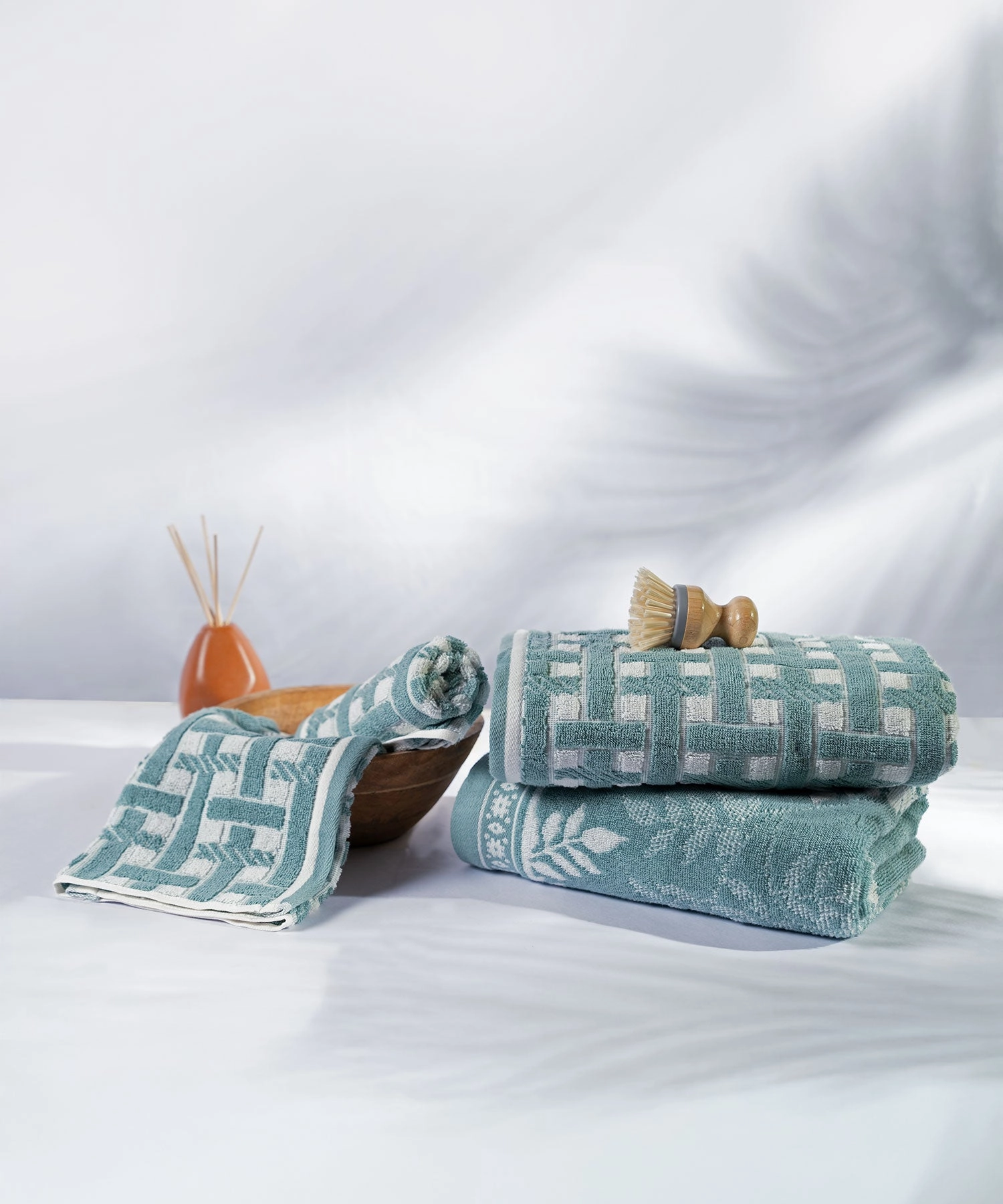 Classic Tranquil Blossoms Towel Set, 550 GSM, 100% Cotton, Harper