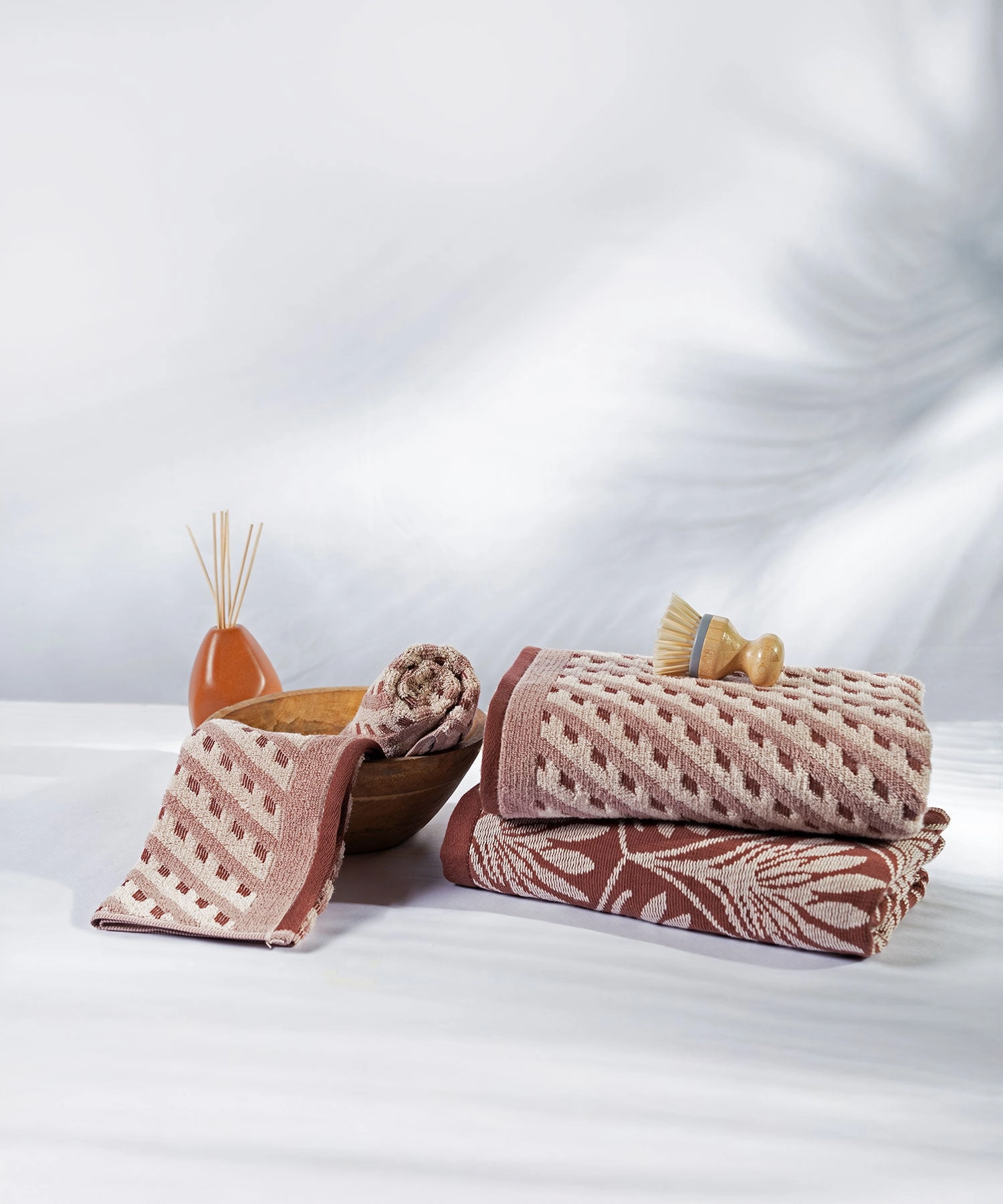 Classic Tranquil Blossoms Towel Set, 550 GSM, 100% Cotton, Harvey