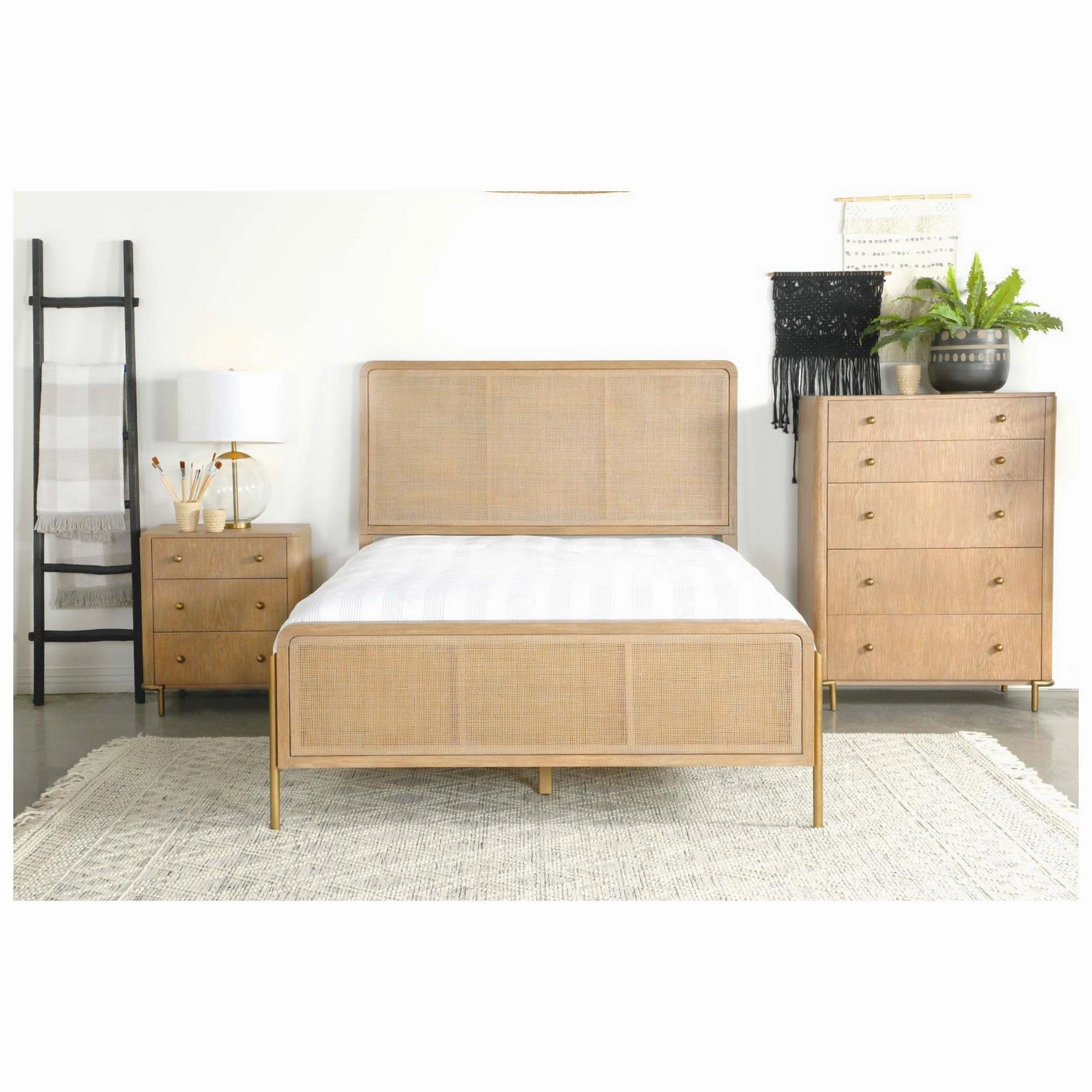 Coaster Arini Upholstered Eastern King Panel Bed Sand Wash And Natural Cane