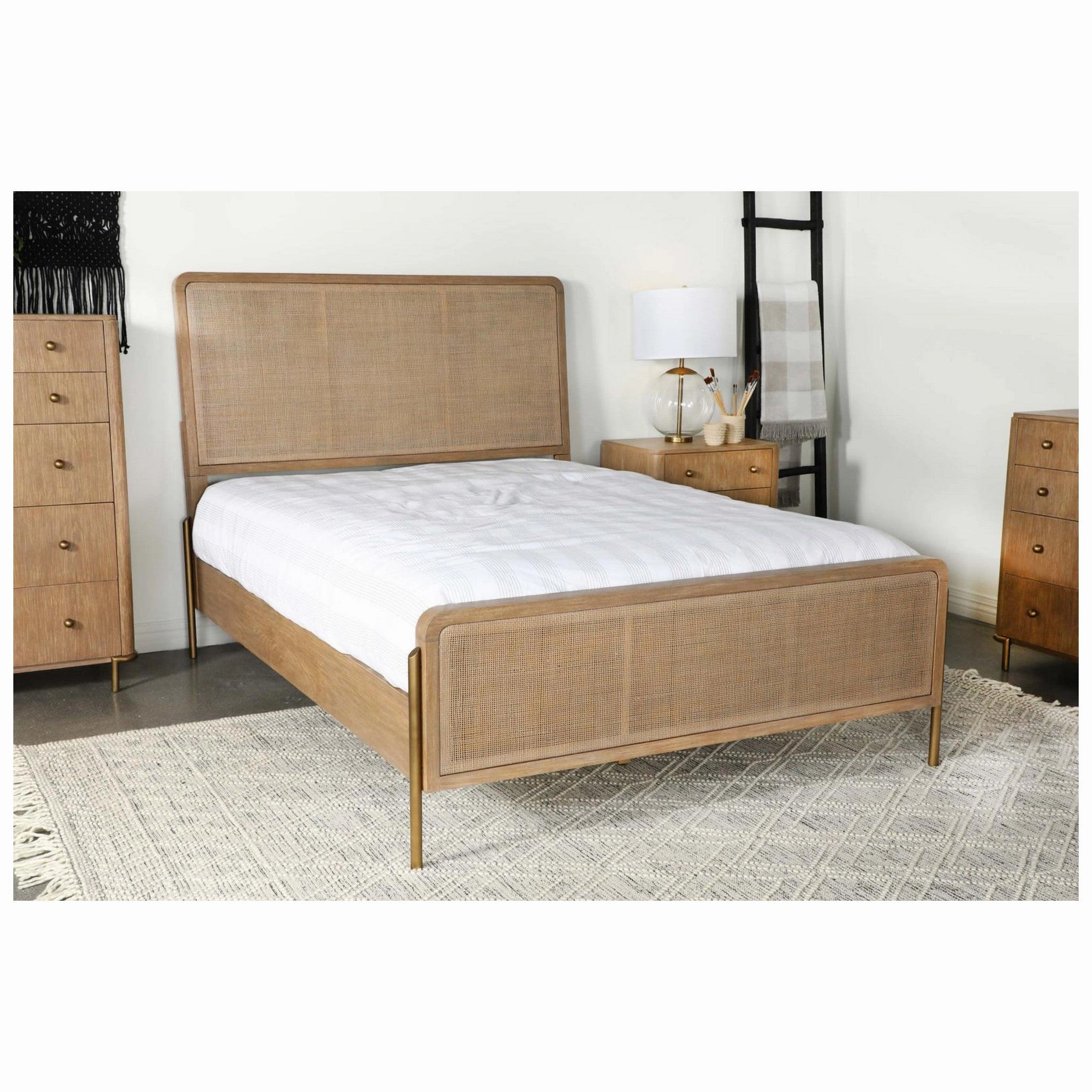 Coaster Arini Upholstered Eastern King Panel Bed Sand Wash And Natural Cane