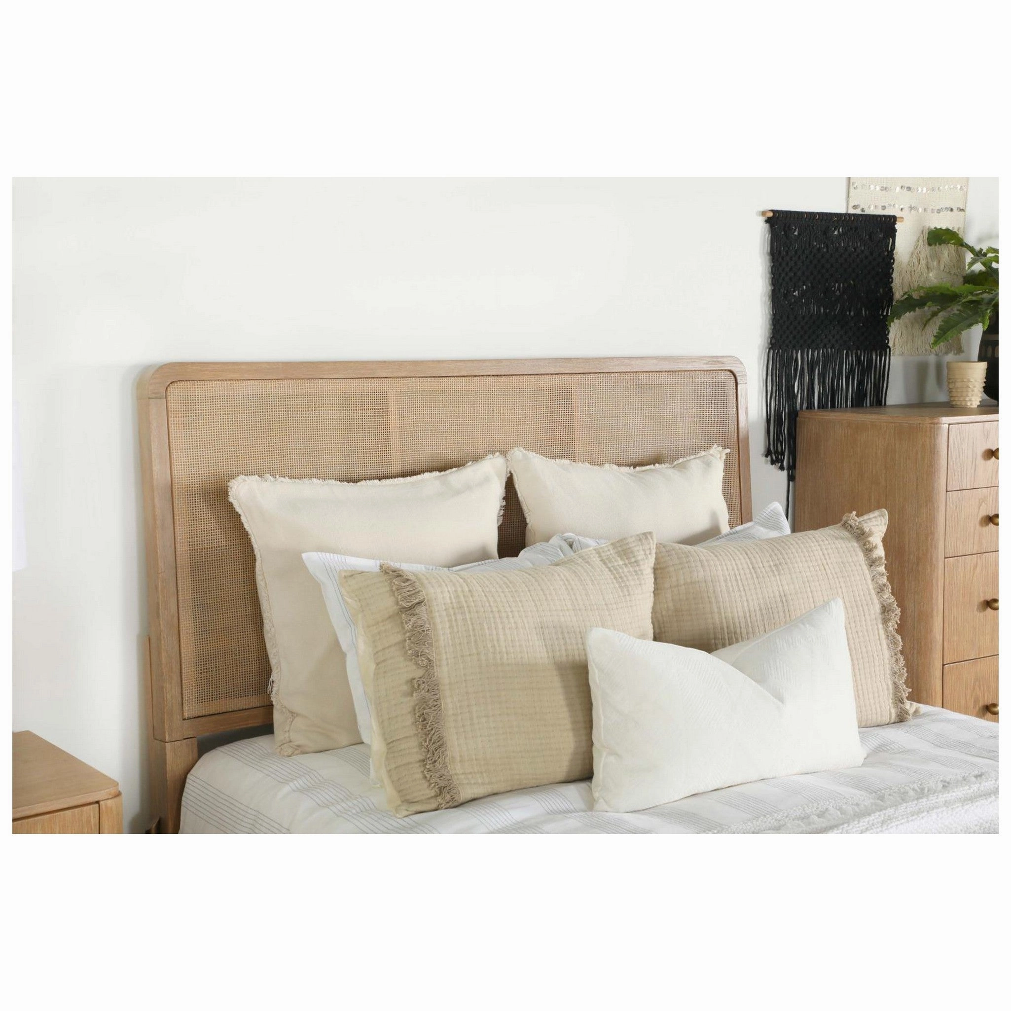 Coaster Arini Upholstered Eastern King Panel Bed Sand Wash And Natural Cane
