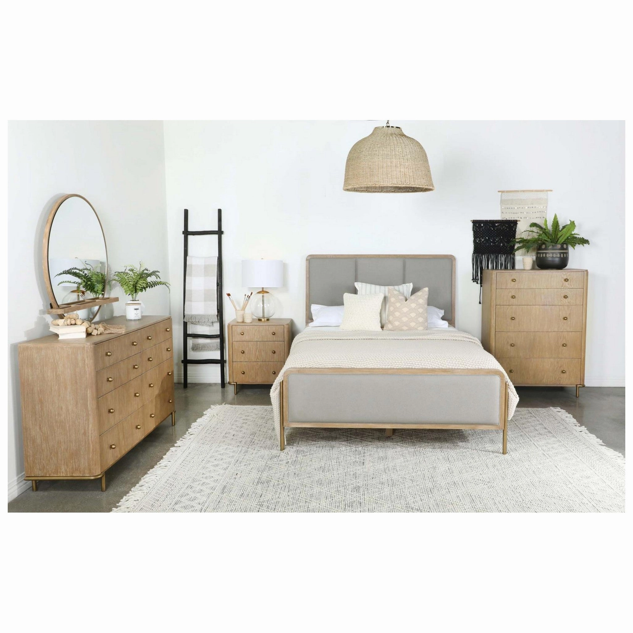 Coaster Arini Upholstered Queen Panel Bed Sand Wash And Grey