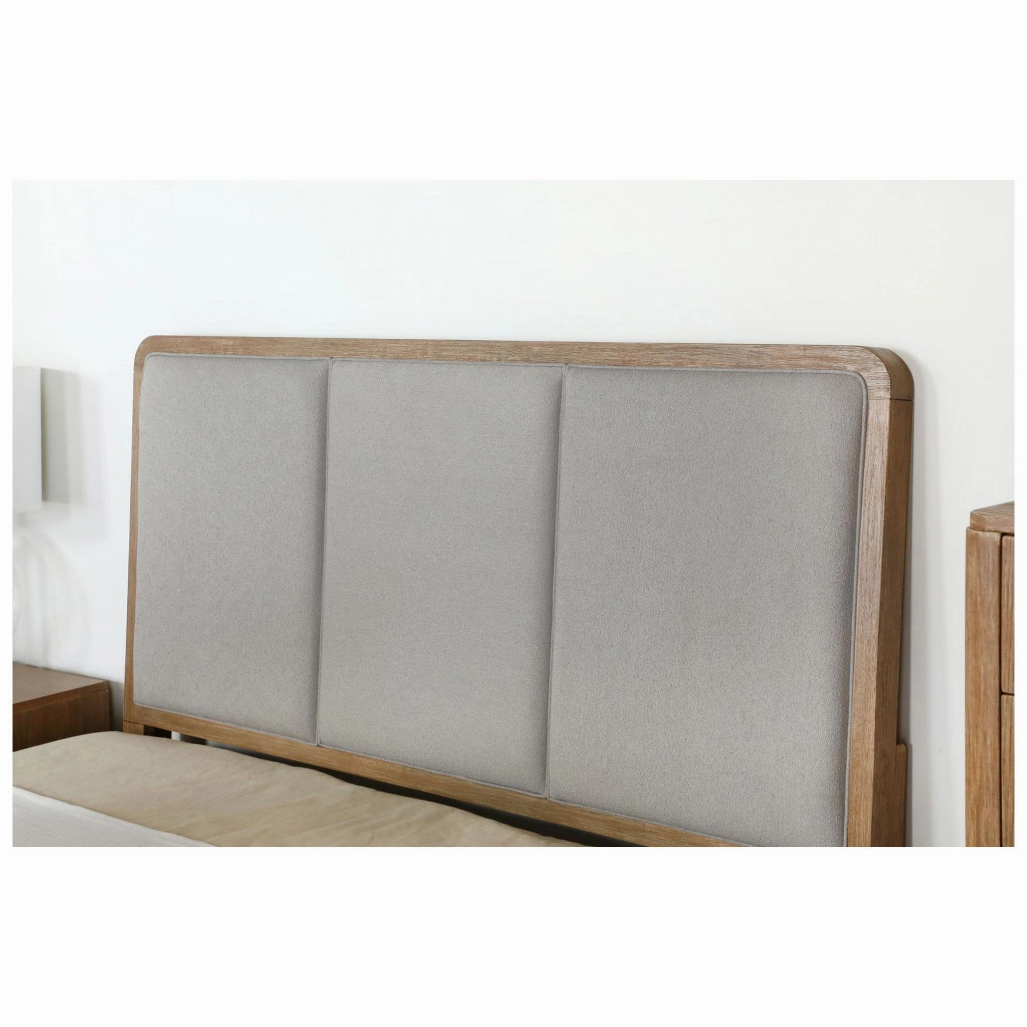 Coaster Arini Upholstered Queen Panel Bed Sand Wash And Grey