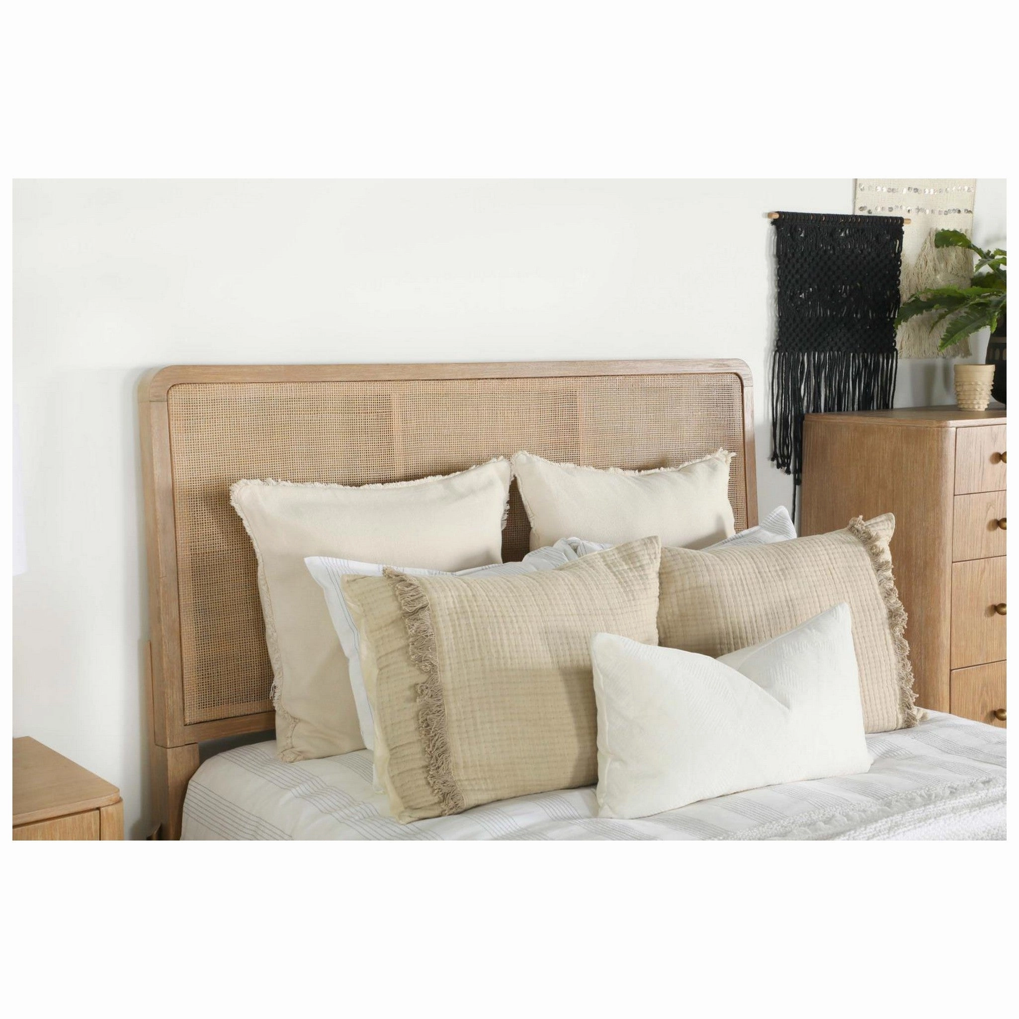 Coaster Arini Upholstered Queen Panel Bed Sand Wash And Natural Cane