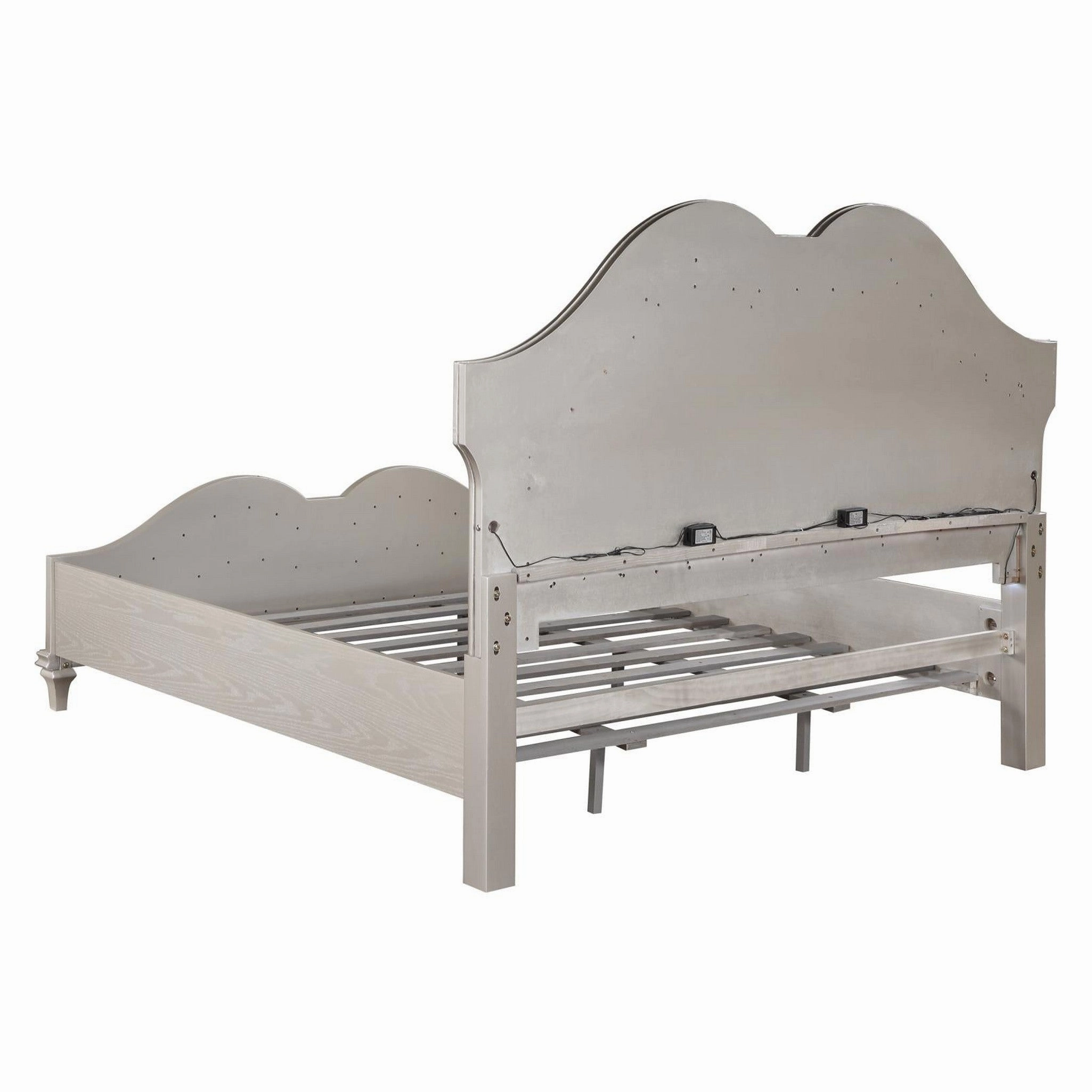 Coaster Evangeline 4-Piece Upholstered Platform Queen Bedroom Set Ivory And Silver Oak