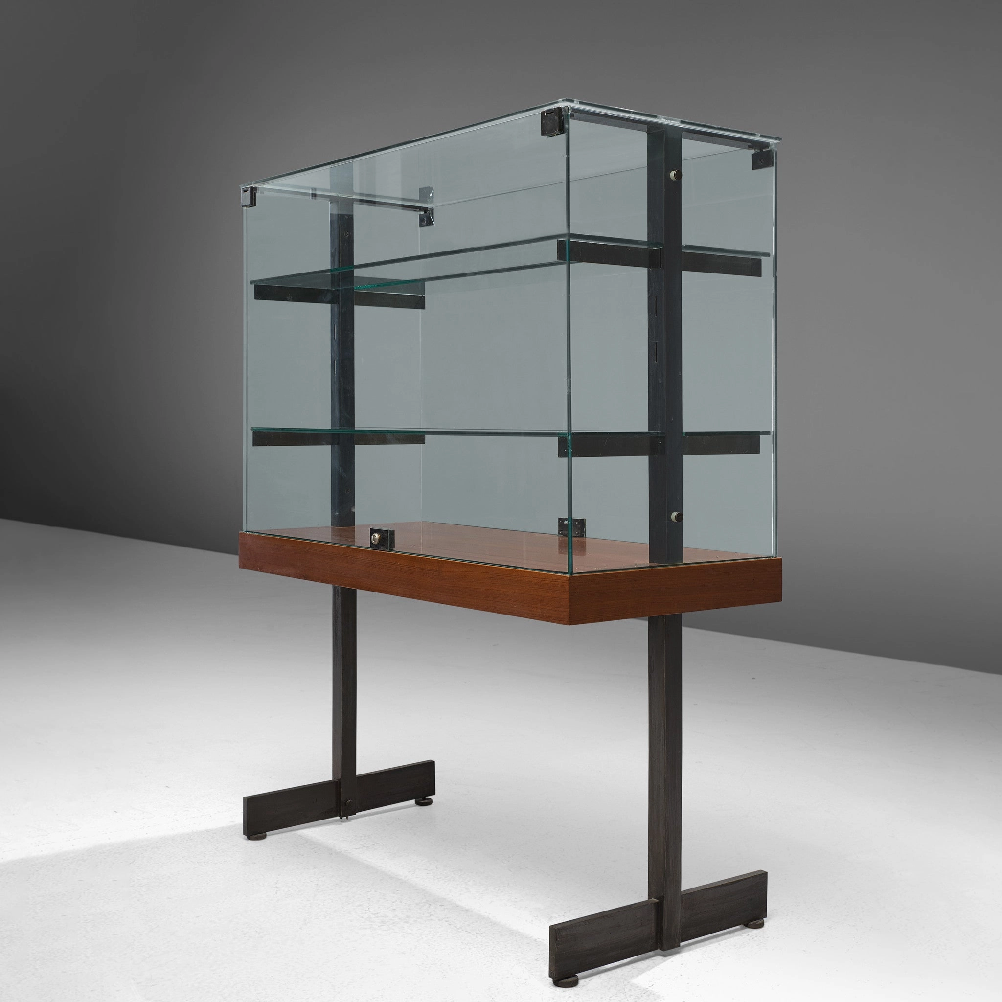 De Coene Showcase in Glass, Steel and Teak