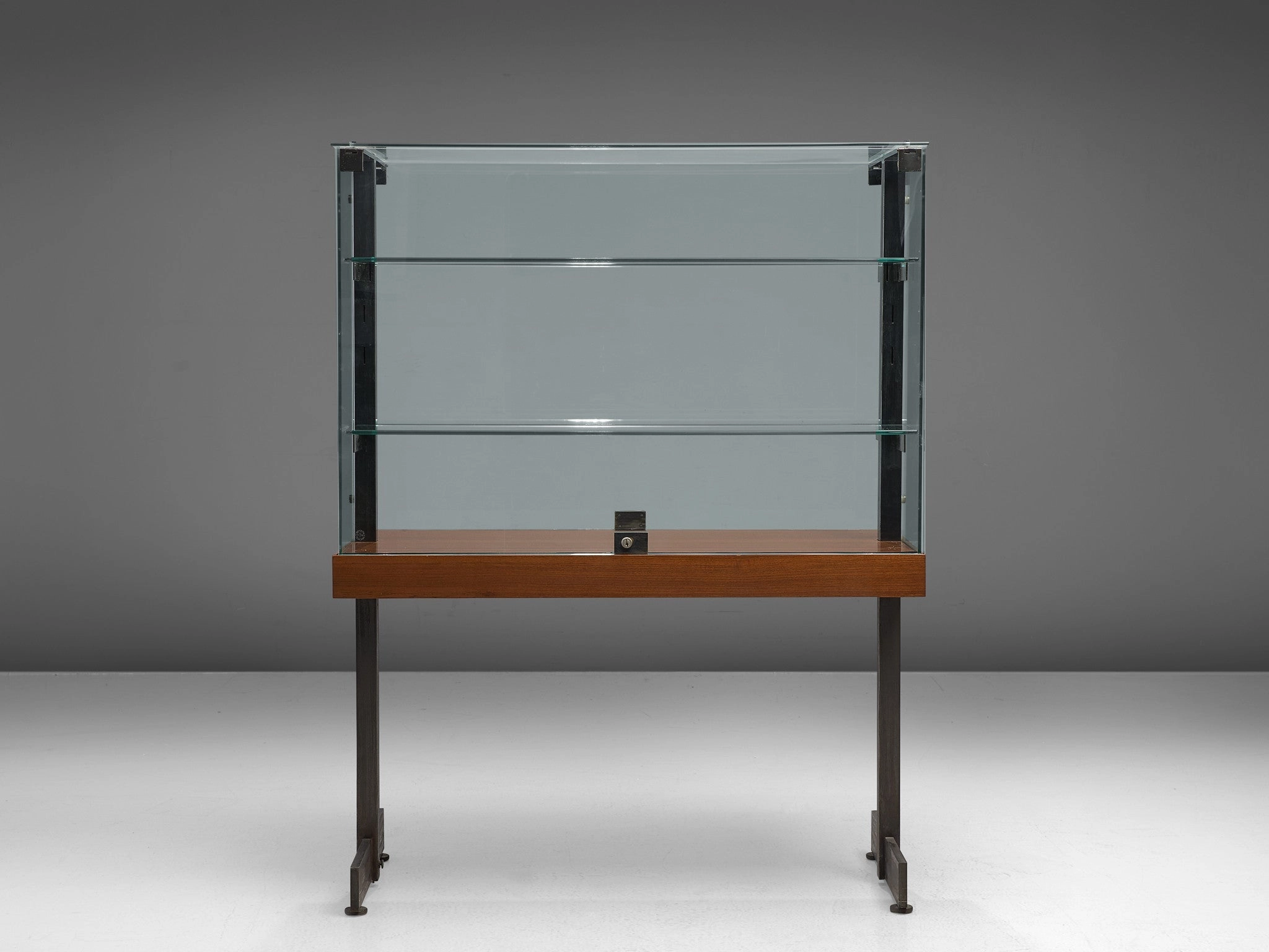 De Coene Showcase in Glass, Steel and Teak