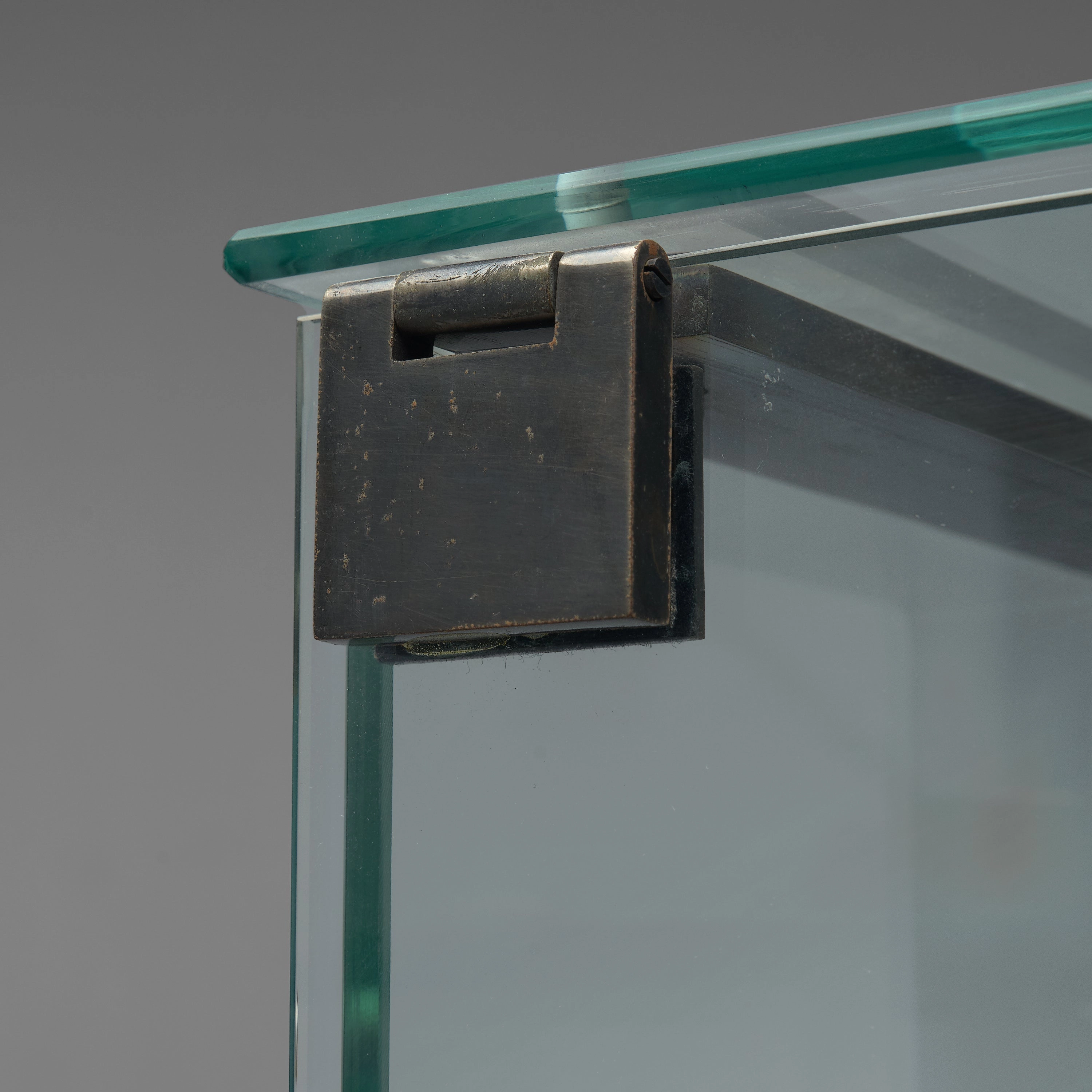 De Coene Showcase in Glass, Steel and Teak