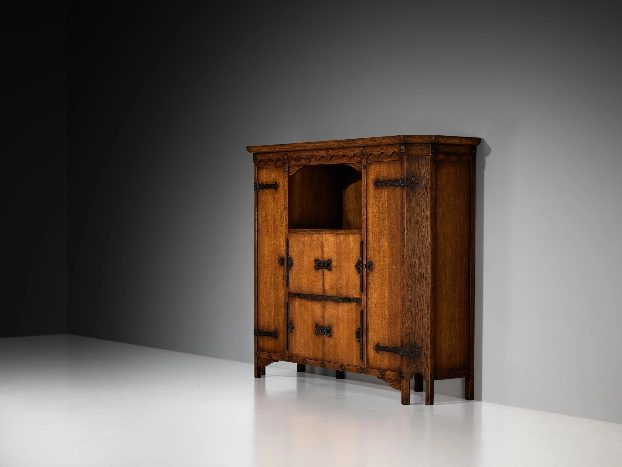 Ernesto Valabrega for Vittorio Valabrega Art Deco Large Cabinet in Oak