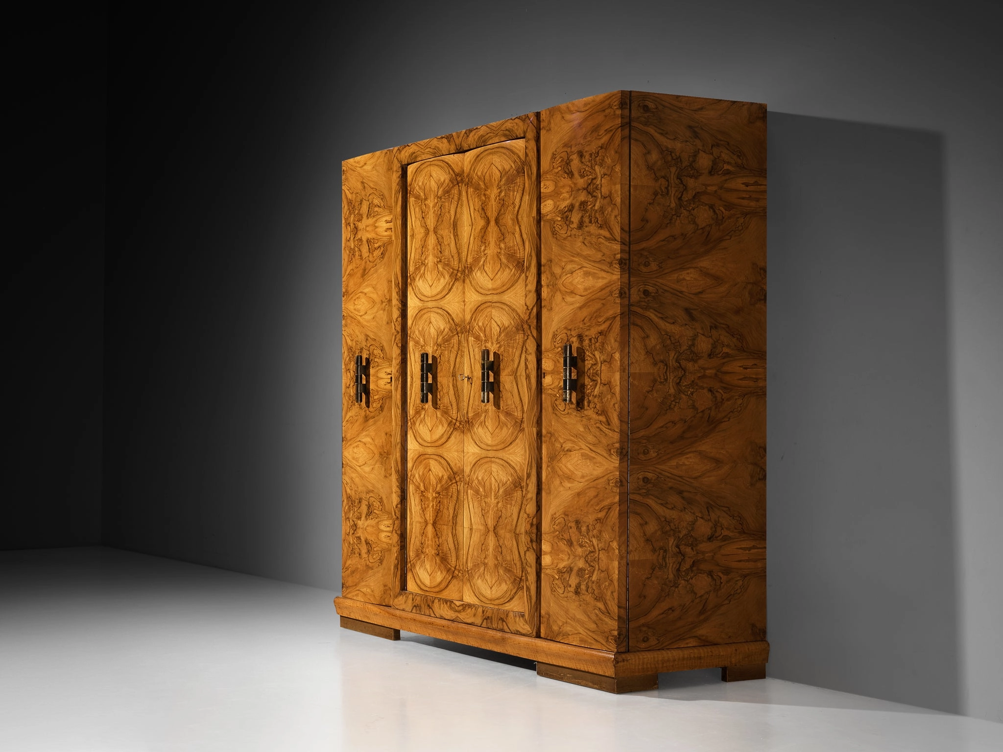 Gaetano Borsani for Atelier di Varedo Wardrobe or Higboard in Walnut Burl and Brass