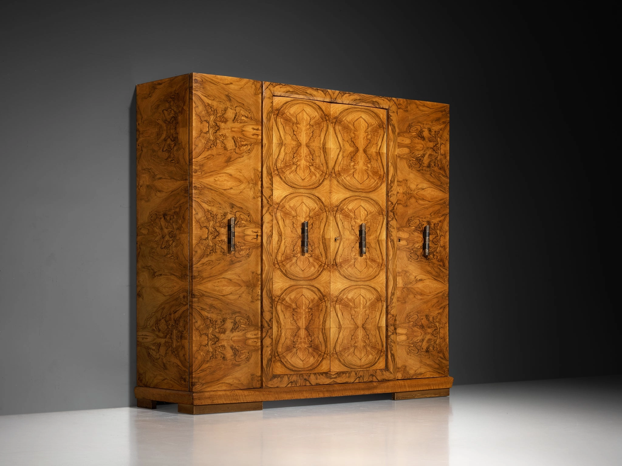 Gaetano Borsani for Atelier di Varedo Wardrobe or Higboard in Walnut Burl and Brass