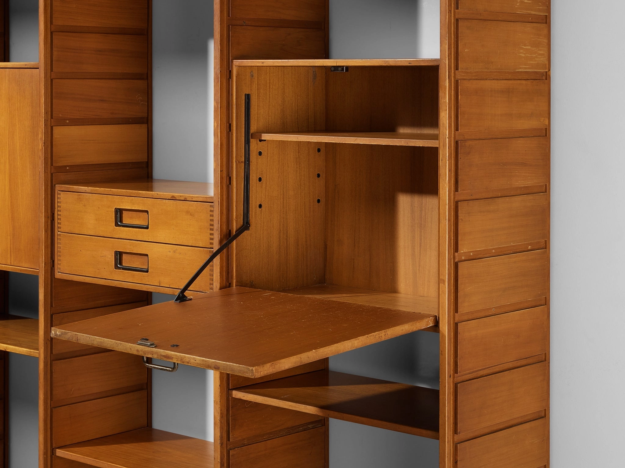 Gianfranco Frattini for Cantieri Carugati Large Library in Cherry
