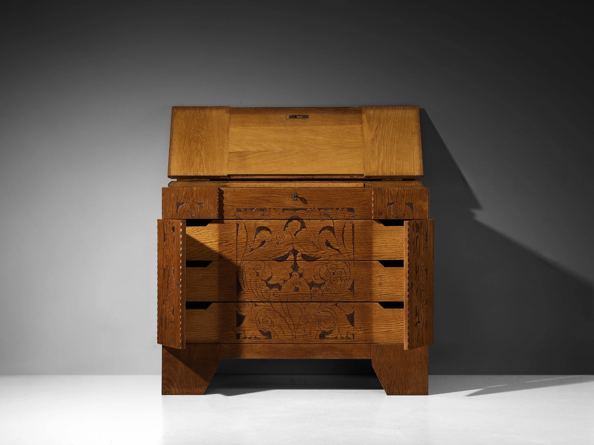 Gino Maggioni for Atelier di Varedo 1920s Chest of Drawers in Carved Oak