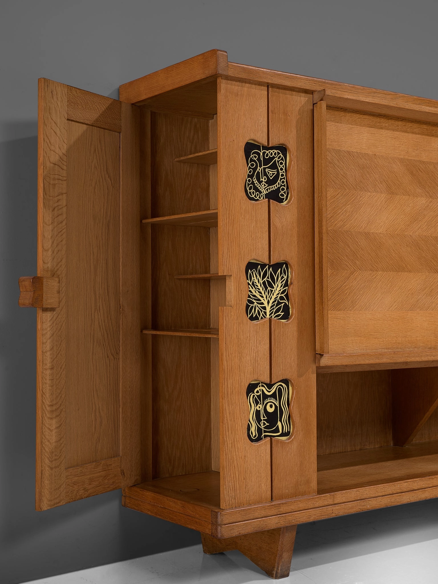 Guillerme & Chambron Buffet in Oak with Ceramic Details