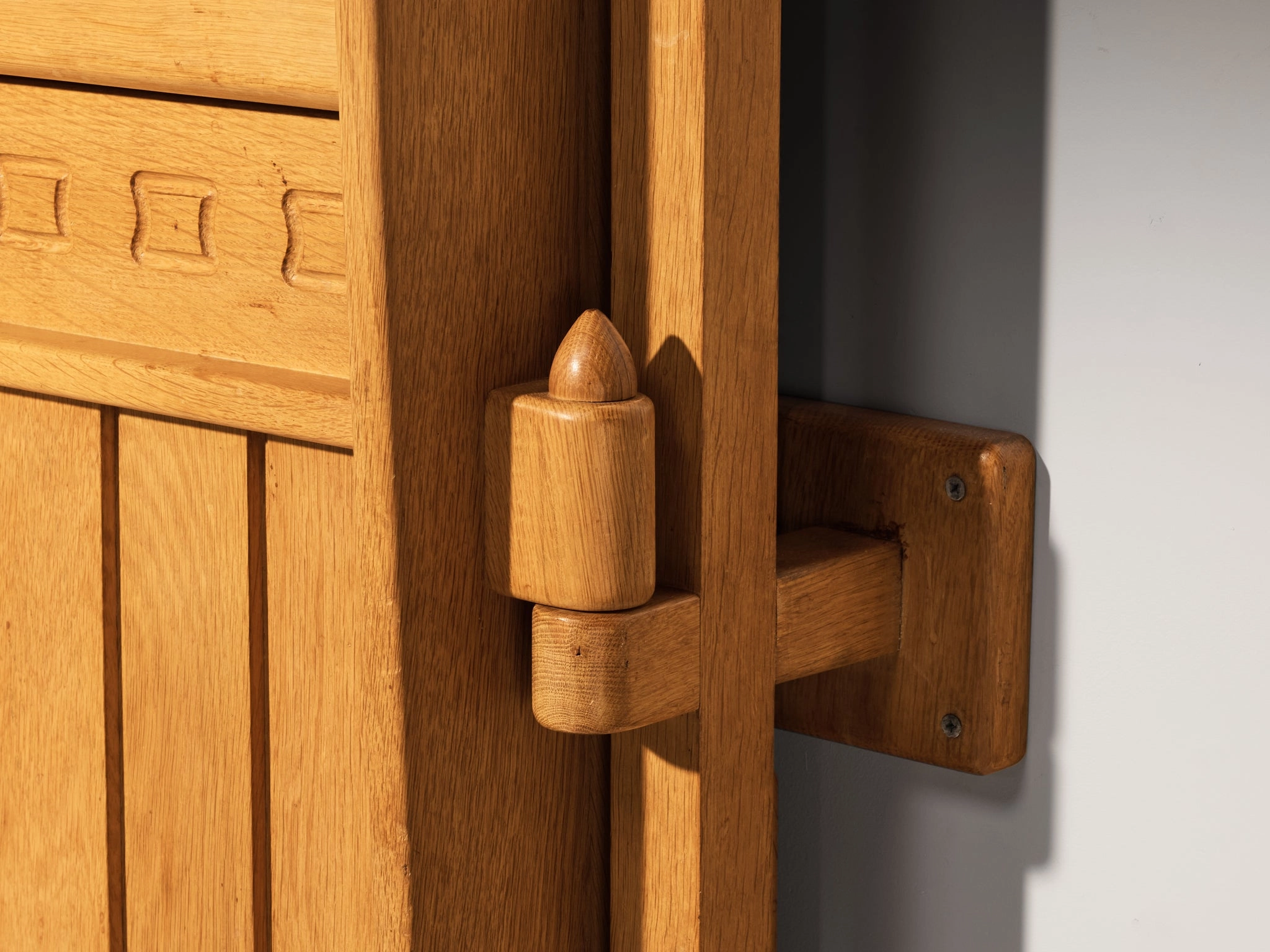 Guillerme & Chambron for Votre Maison Bar with Lamp in Oak