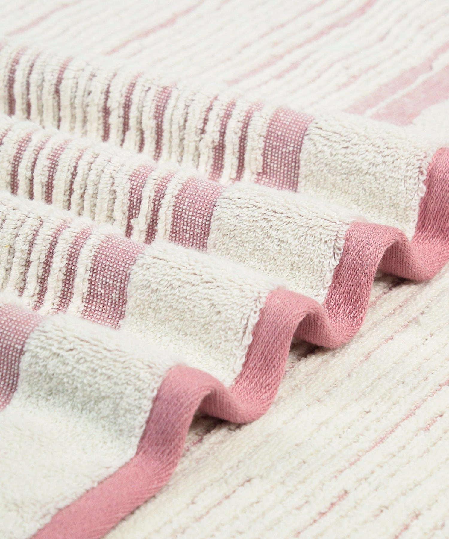 Indulgence Painterly Patterns Dahlia Bath Towel, 100% Cotton, 575 GSM, Intricate Design, Zero Twist, Pink