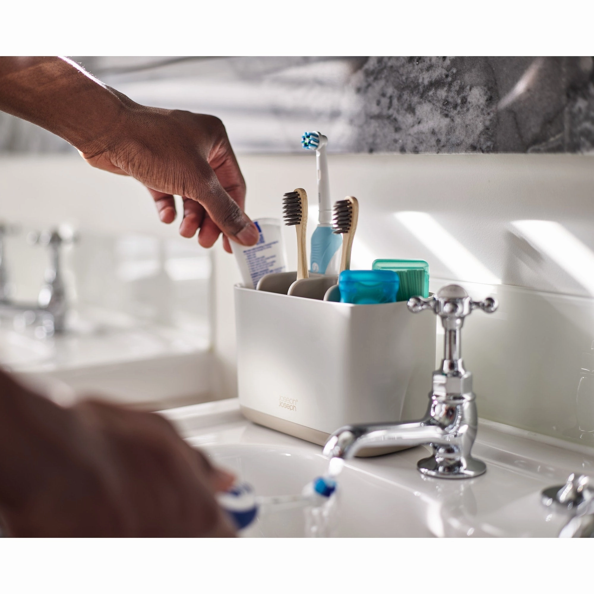 Joseph Joseph EasyStore Large Toothbrush Holder