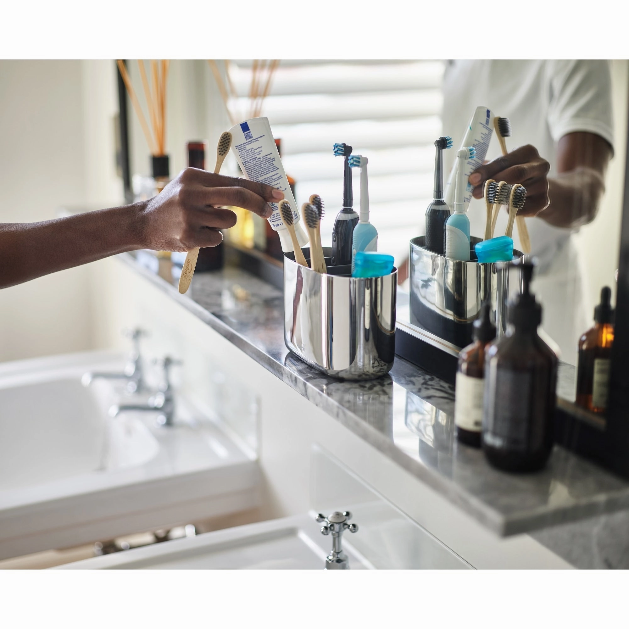 Joseph Joseph EasyStore Luxe Steel Toothbrush Holder - Stainless-steel