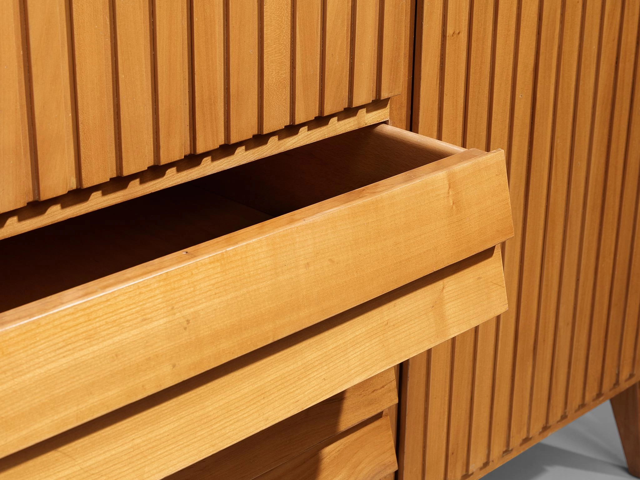La Permanente Mobili Cant Highboard in Maple