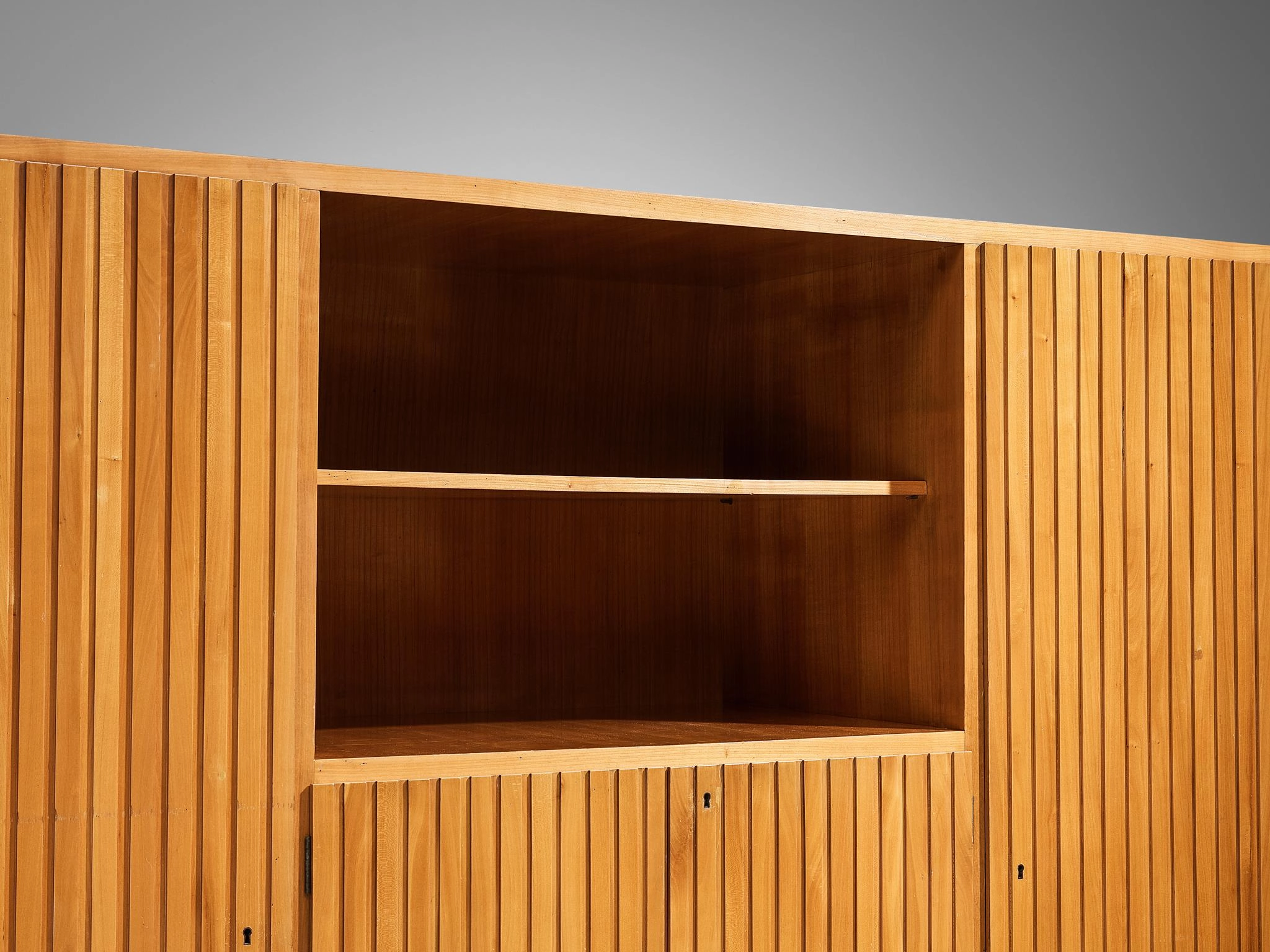 La Permanente Mobili Cant Highboard in Maple
