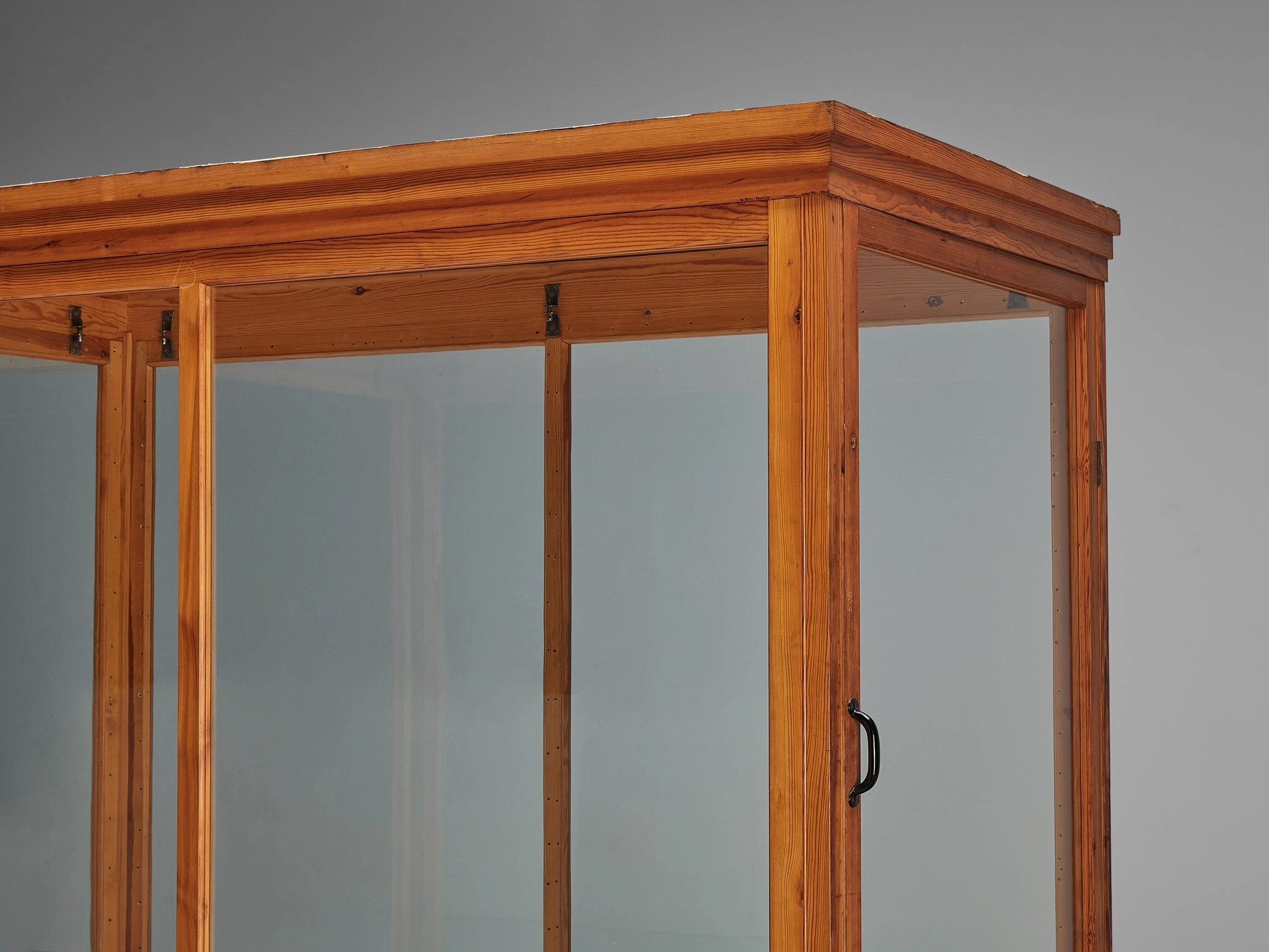 Large Showcase in Pine and Glass