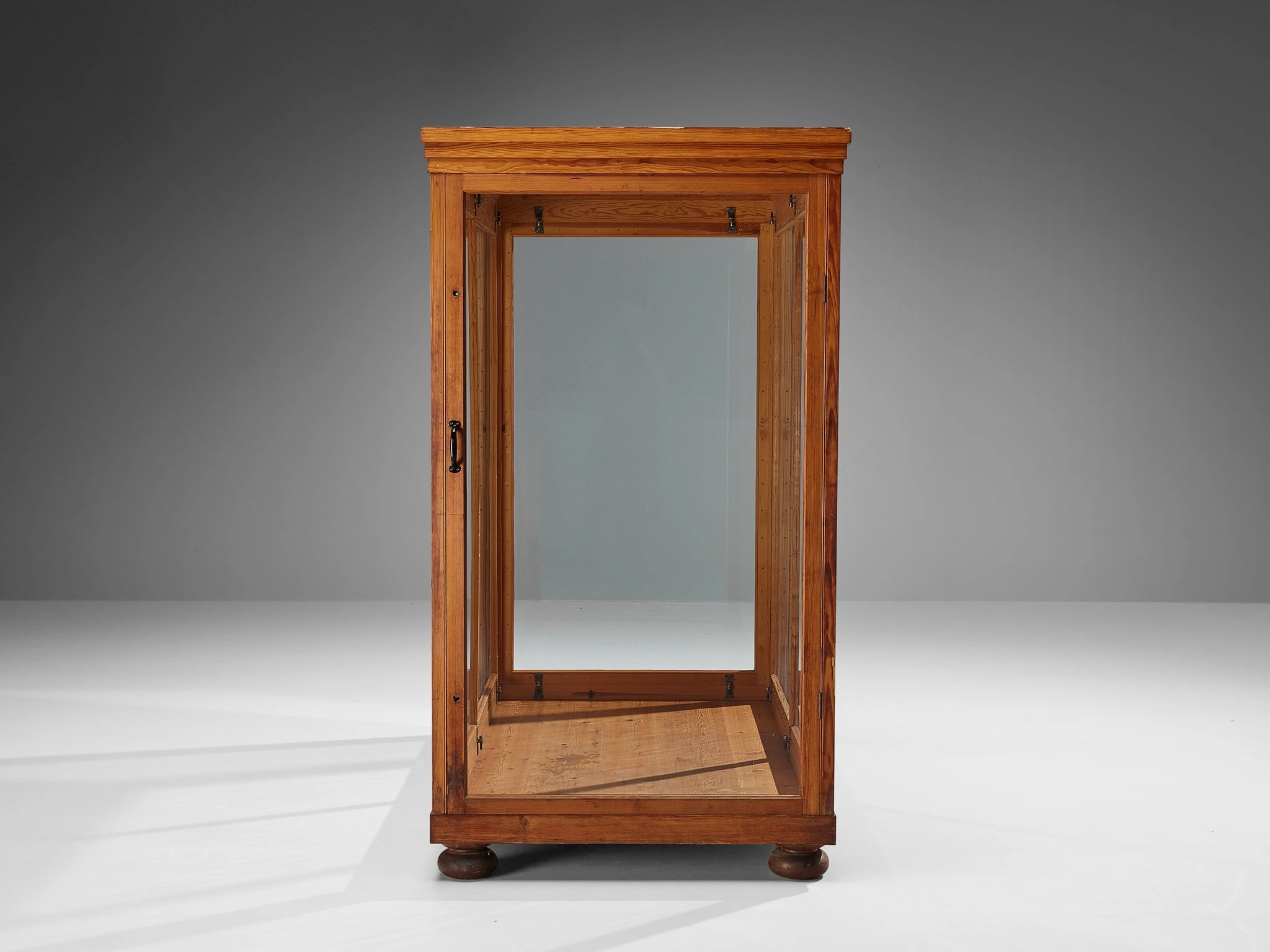 Large Showcase in Pine and Glass