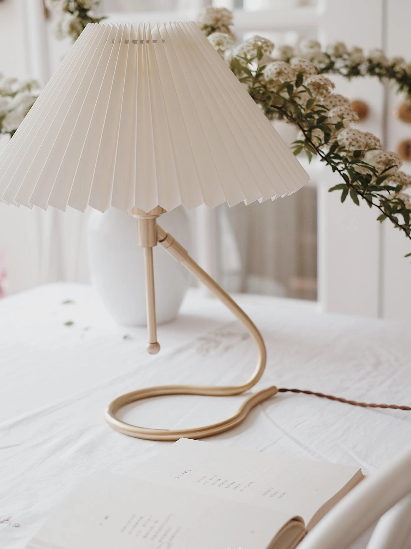 Levitate Pleated Table Lamp