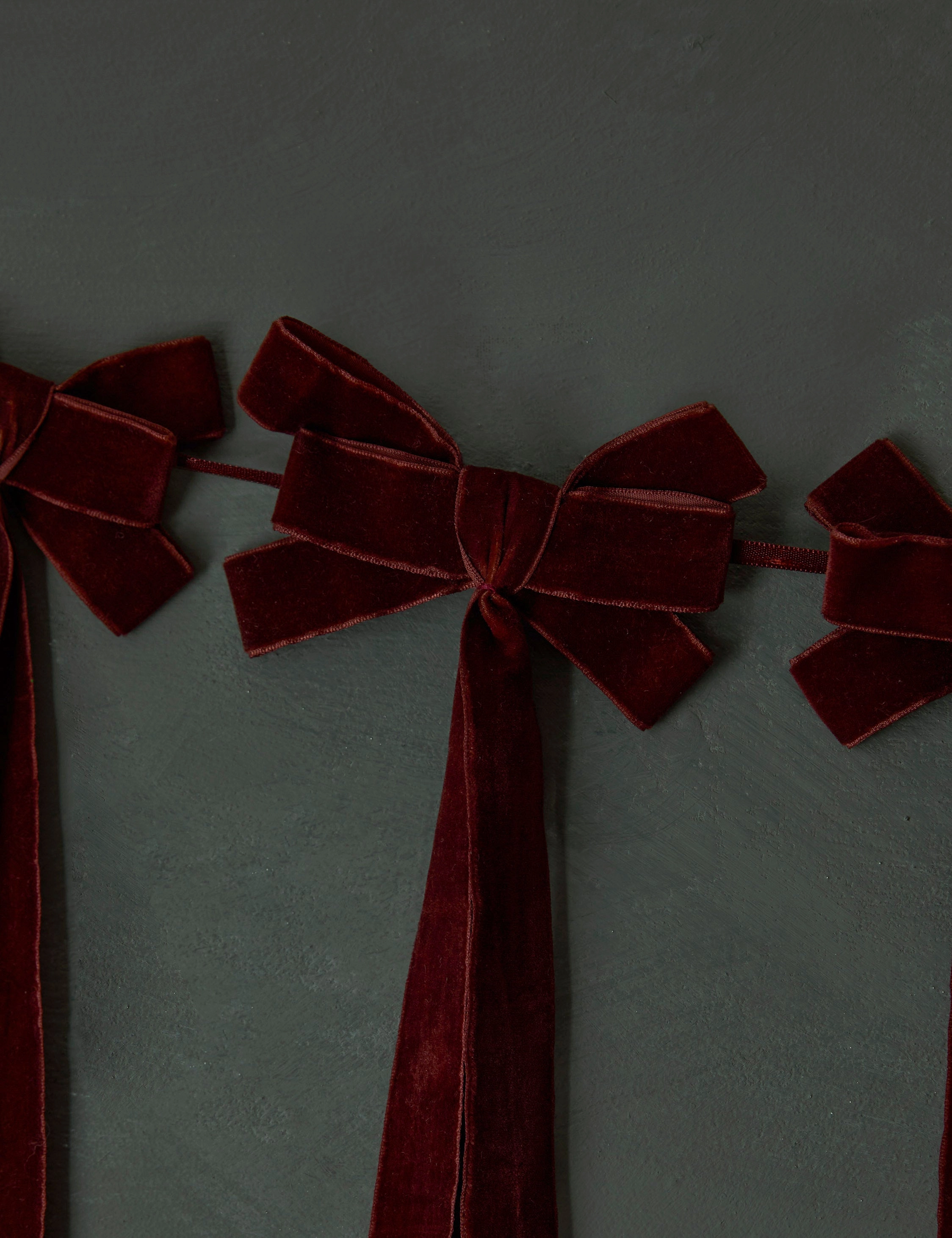 Mauree Velvet Garland