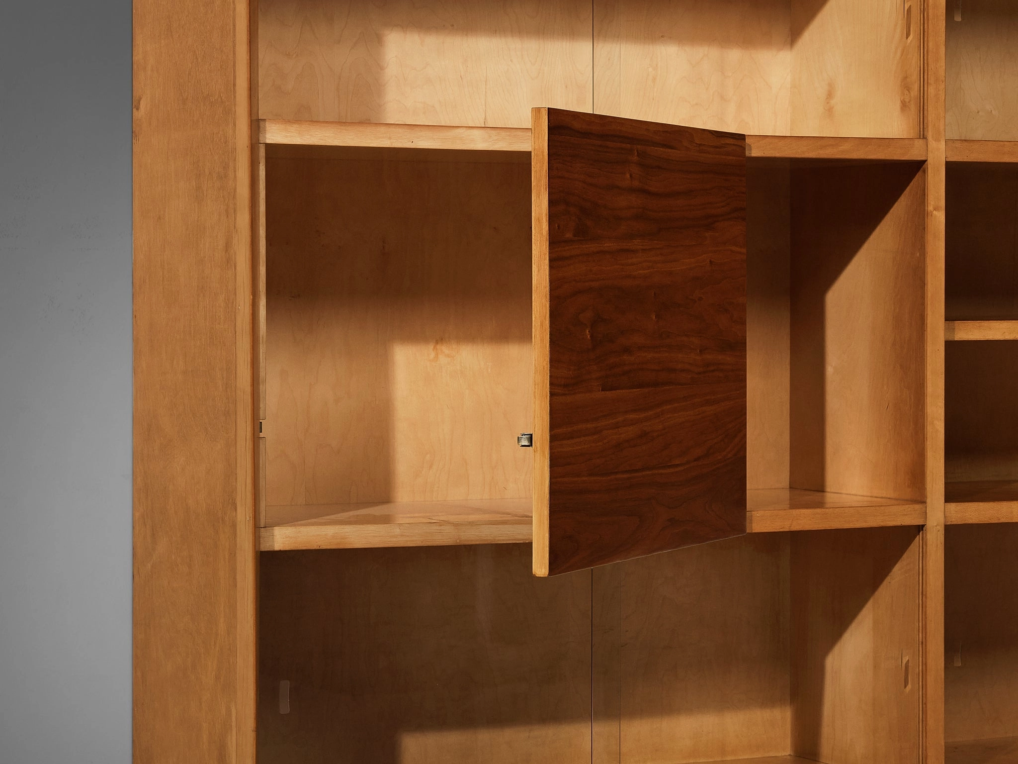 Mid-Century Modern Italian Wall Unit in Maple and Walnut
