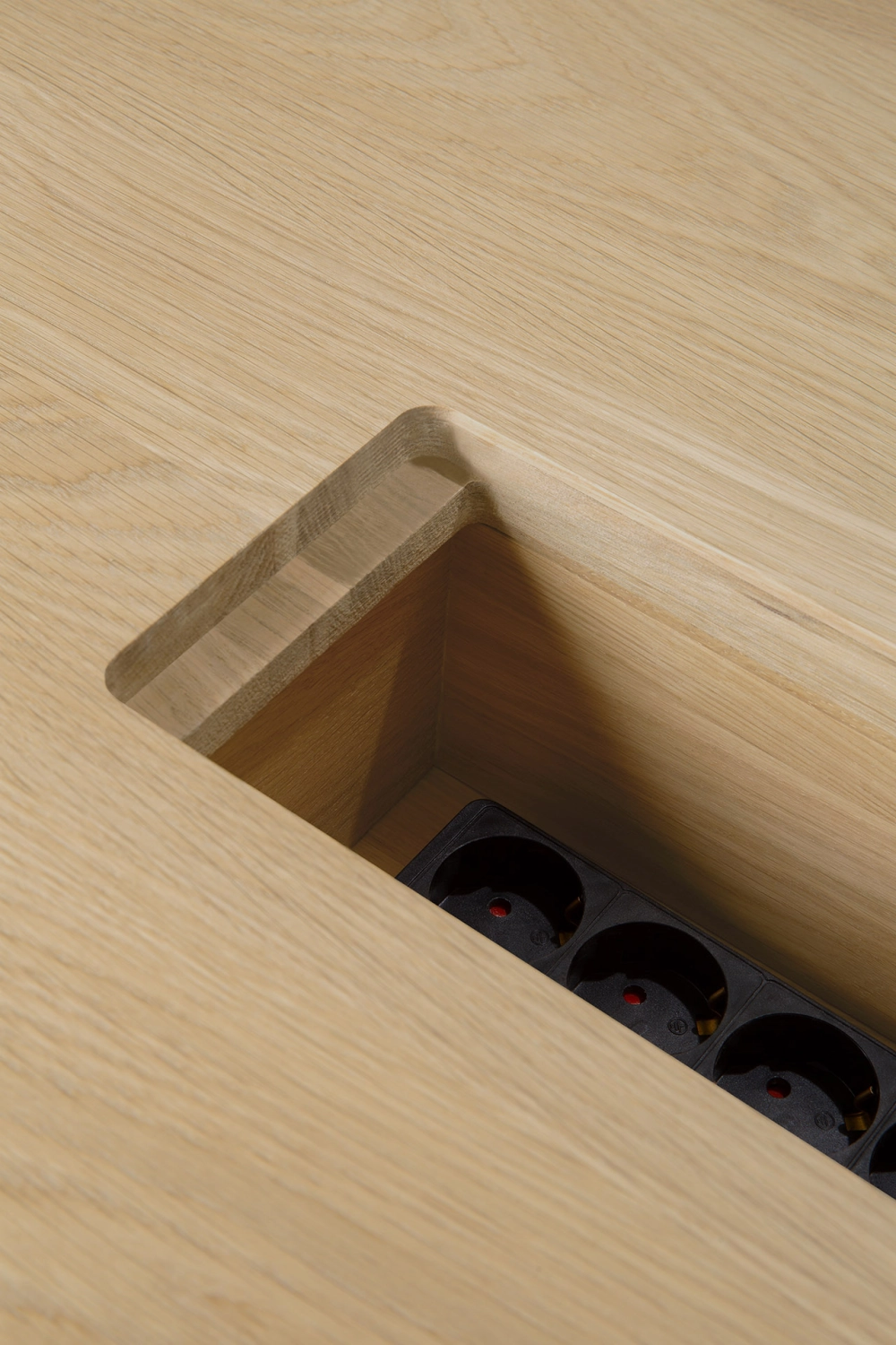 Natural Oak Meeting Table | Ethnicraft Geometric