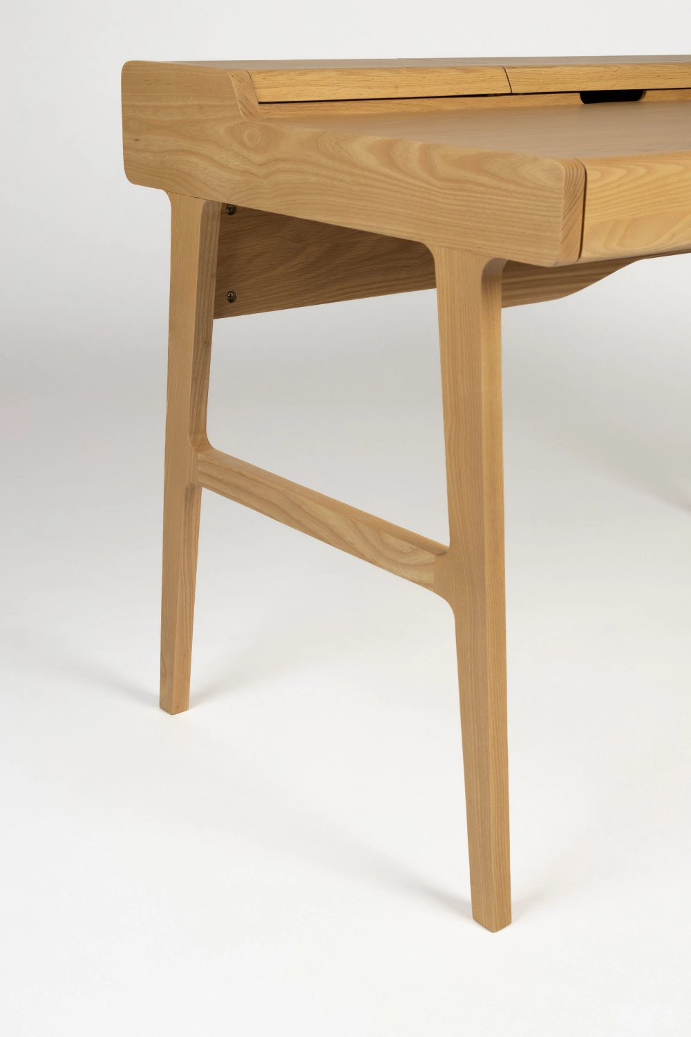 Oak Modern Desk | Zuiver Kaat