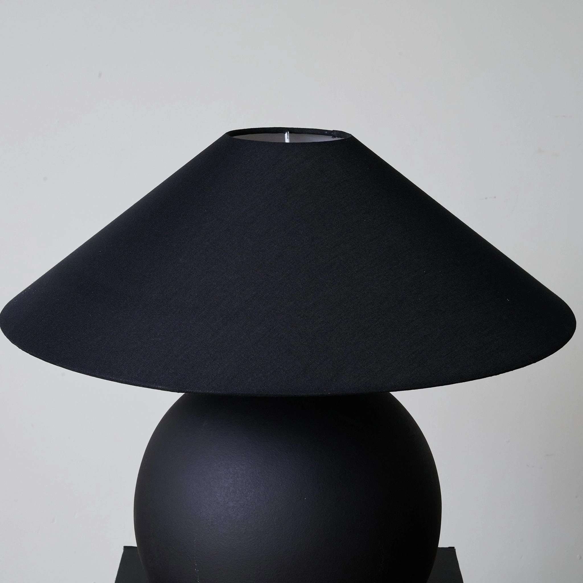 Obsidian Sphere Table Lamp