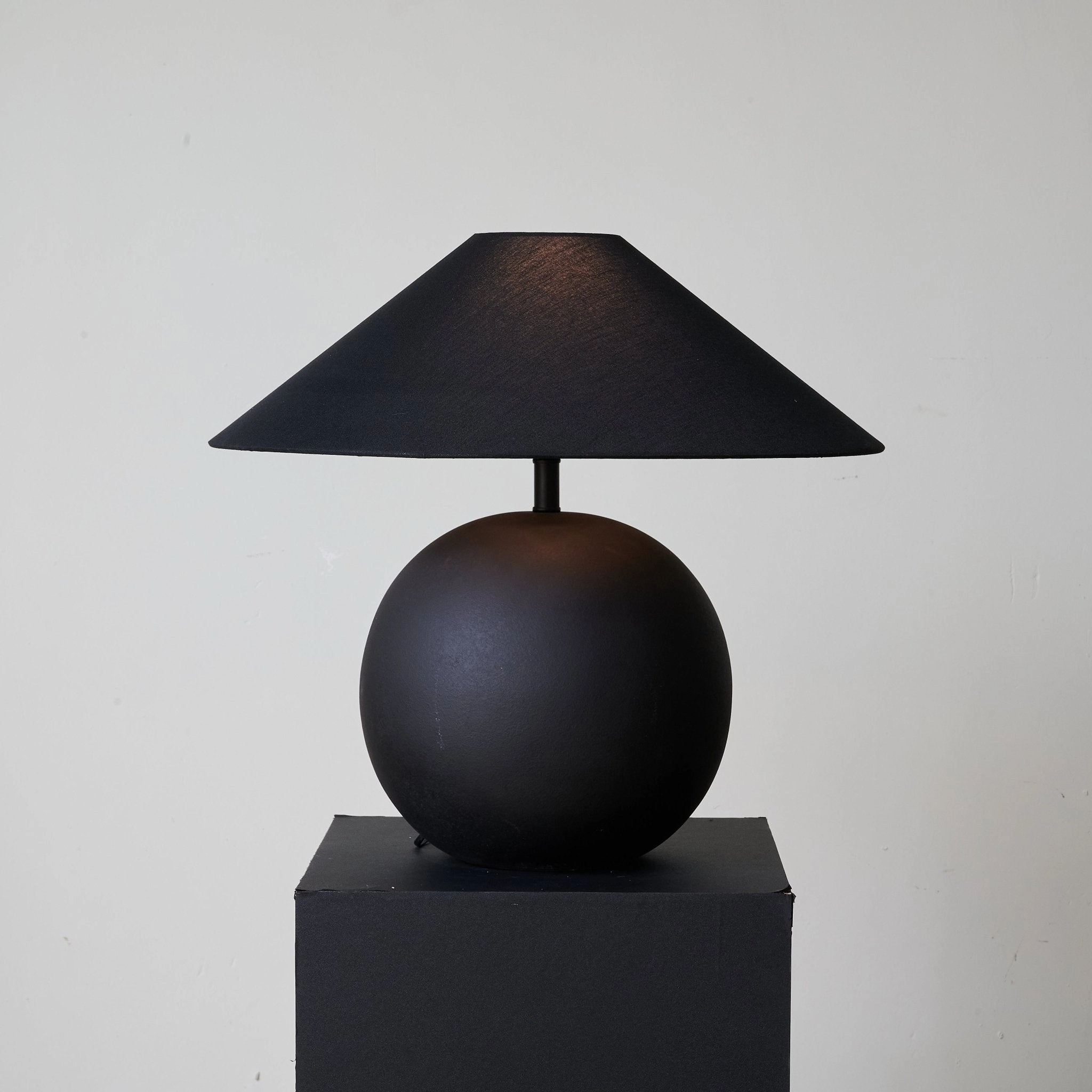 Obsidian Sphere Table Lamp