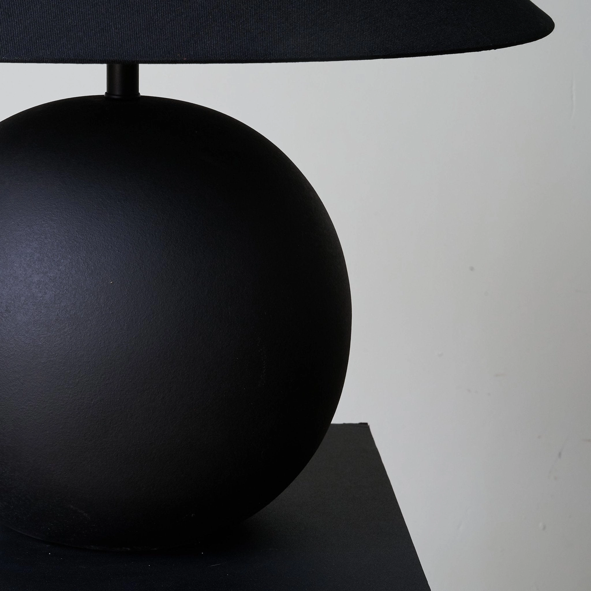 Obsidian Sphere Table Lamp