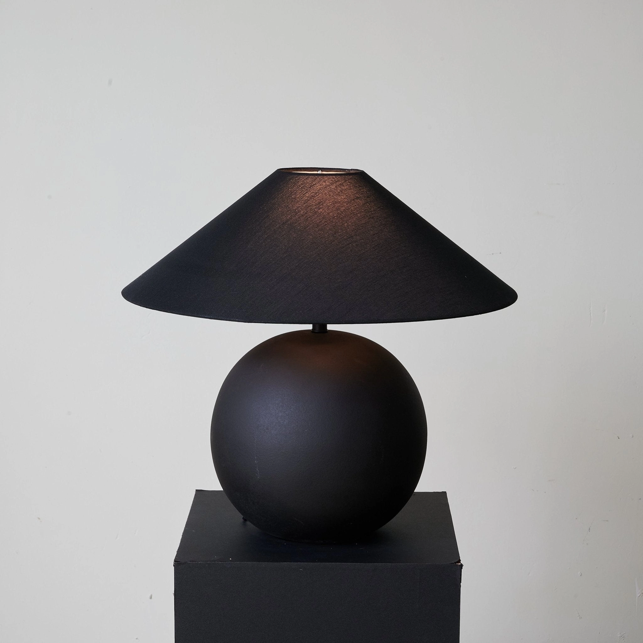 Obsidian Sphere Table Lamp