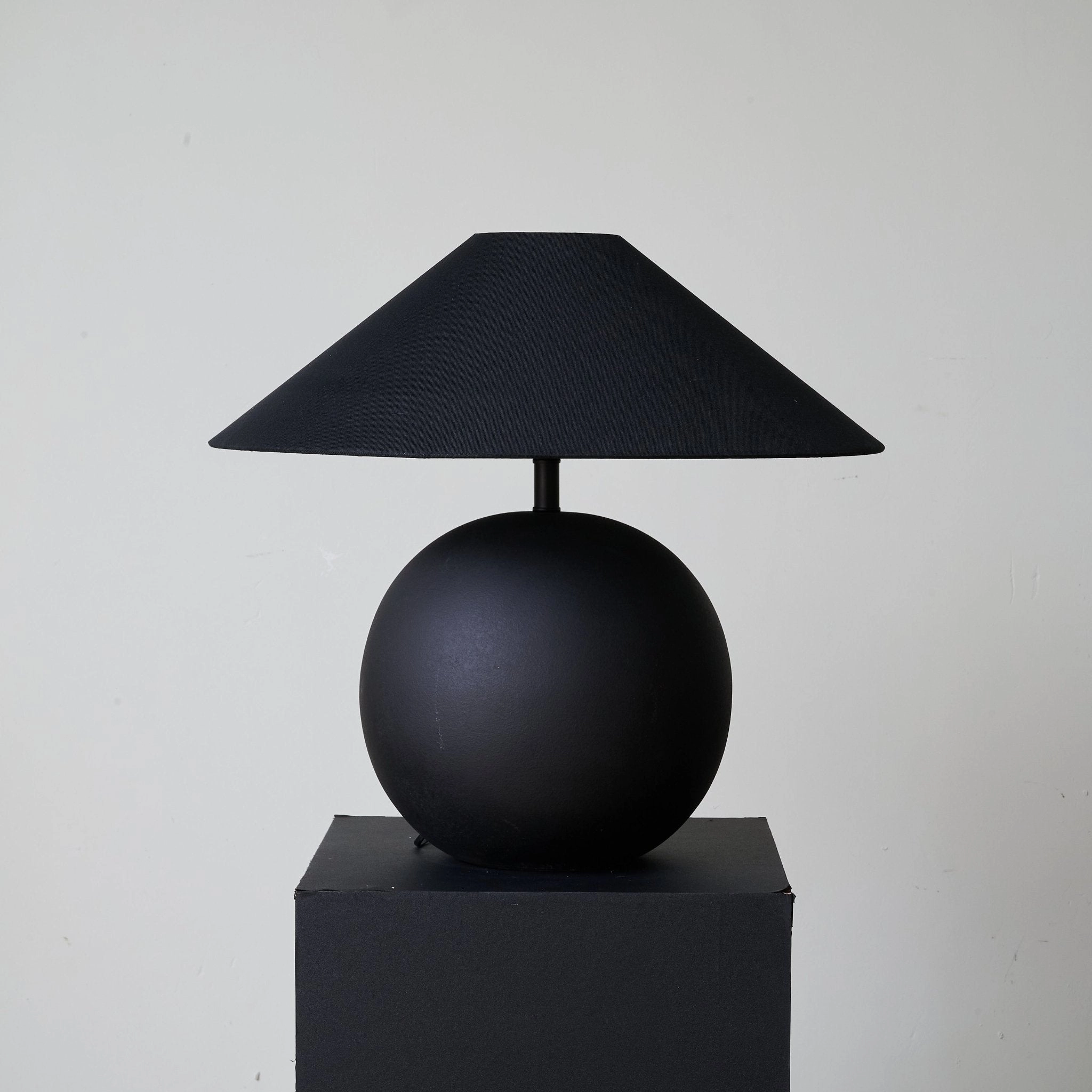 Obsidian Sphere Table Lamp