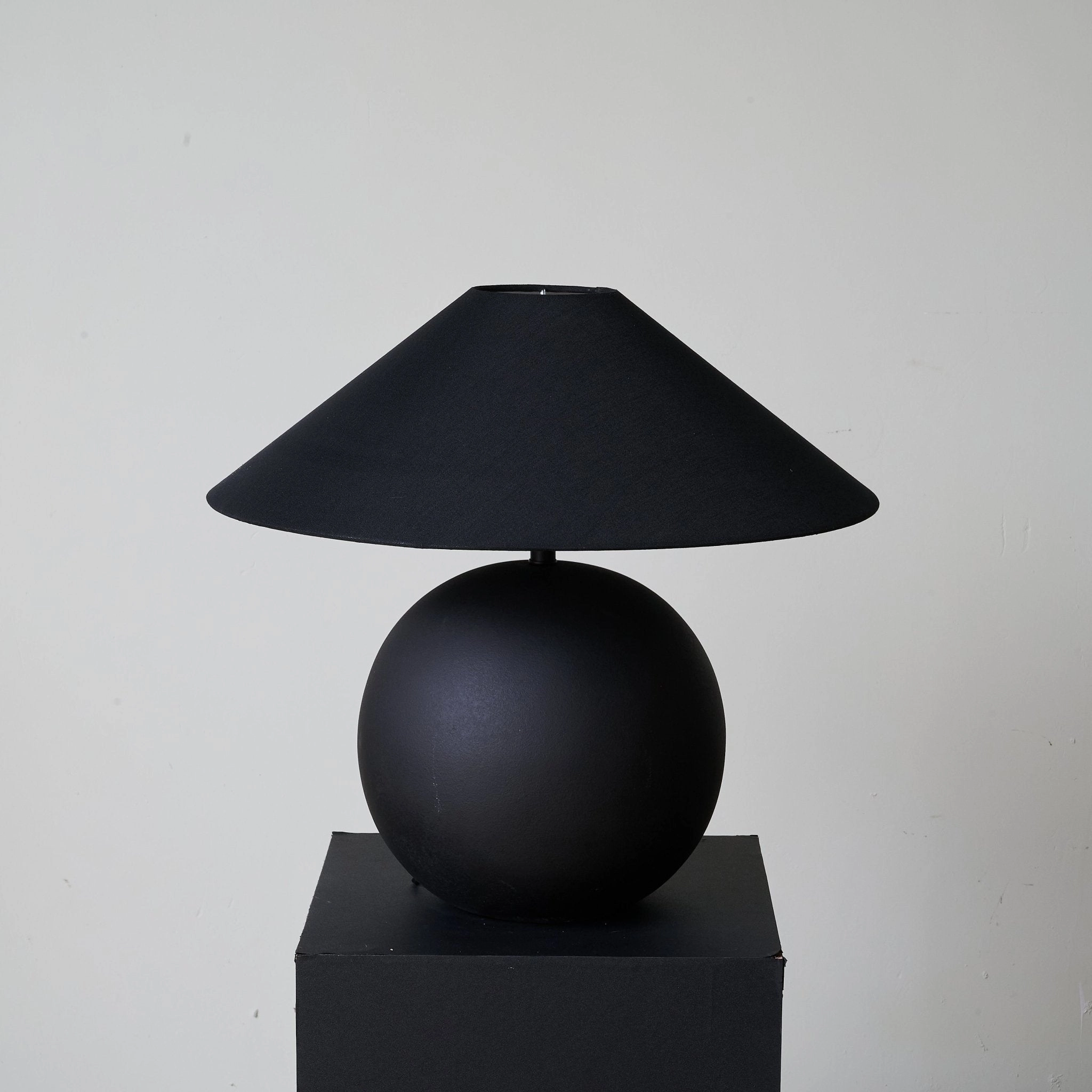 Obsidian Sphere Table Lamp