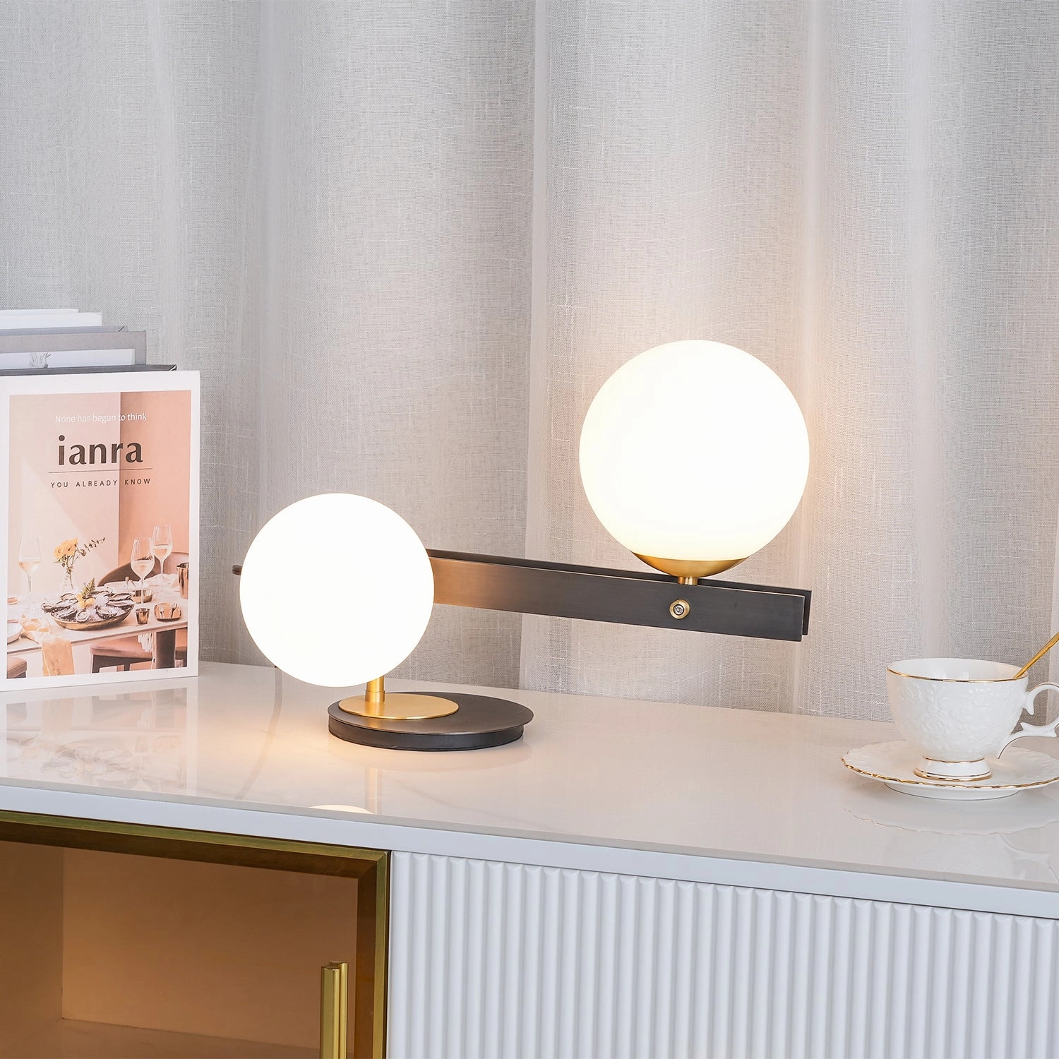 Planeta Table Lamp
