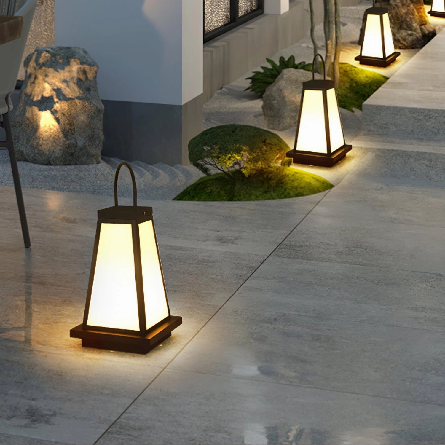 Roam Lantern Solar Outdoor Lamp