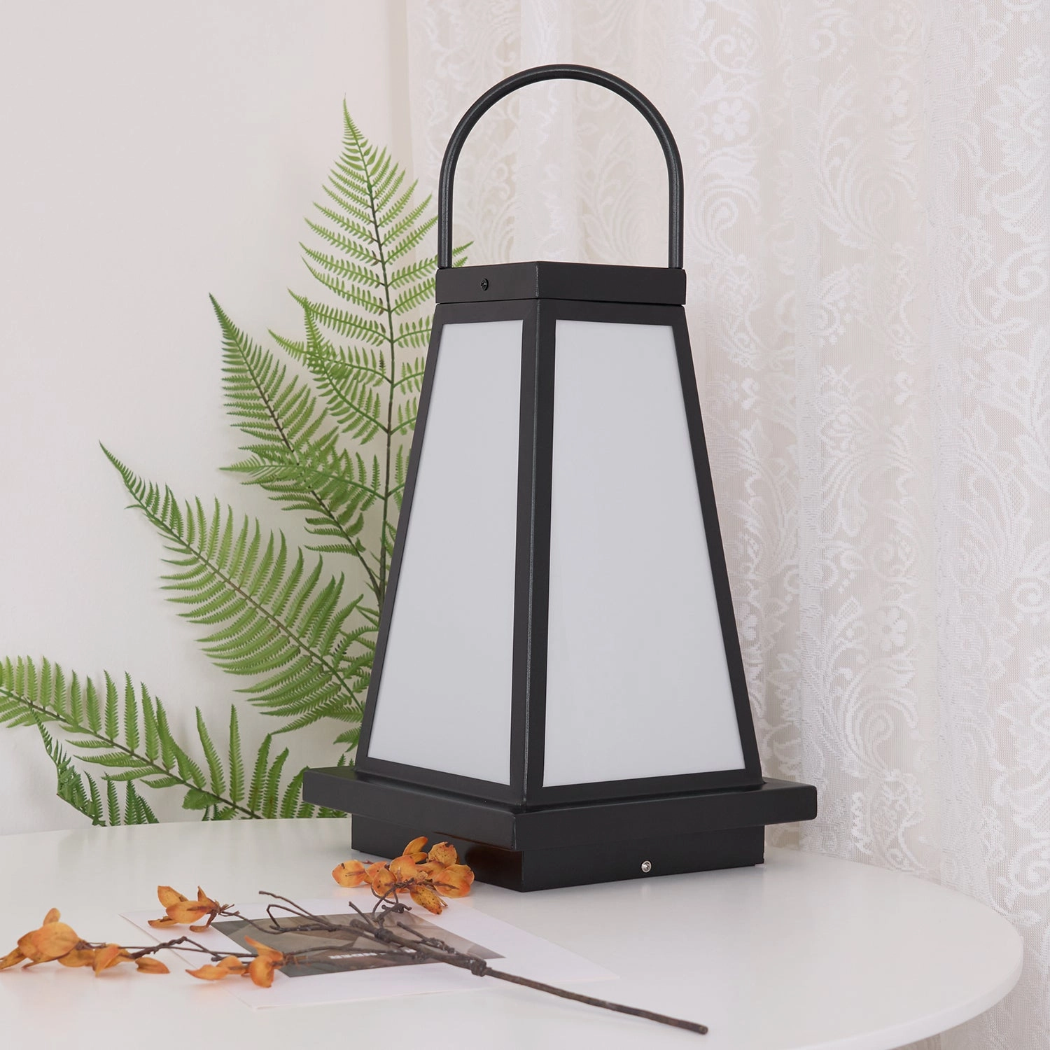 Roam Lantern Solar Outdoor Lamp