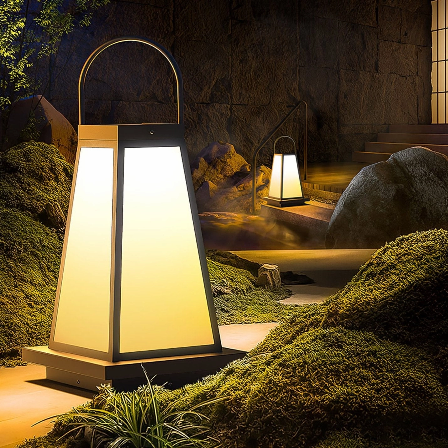 Roam Lantern Solar Outdoor Lamp