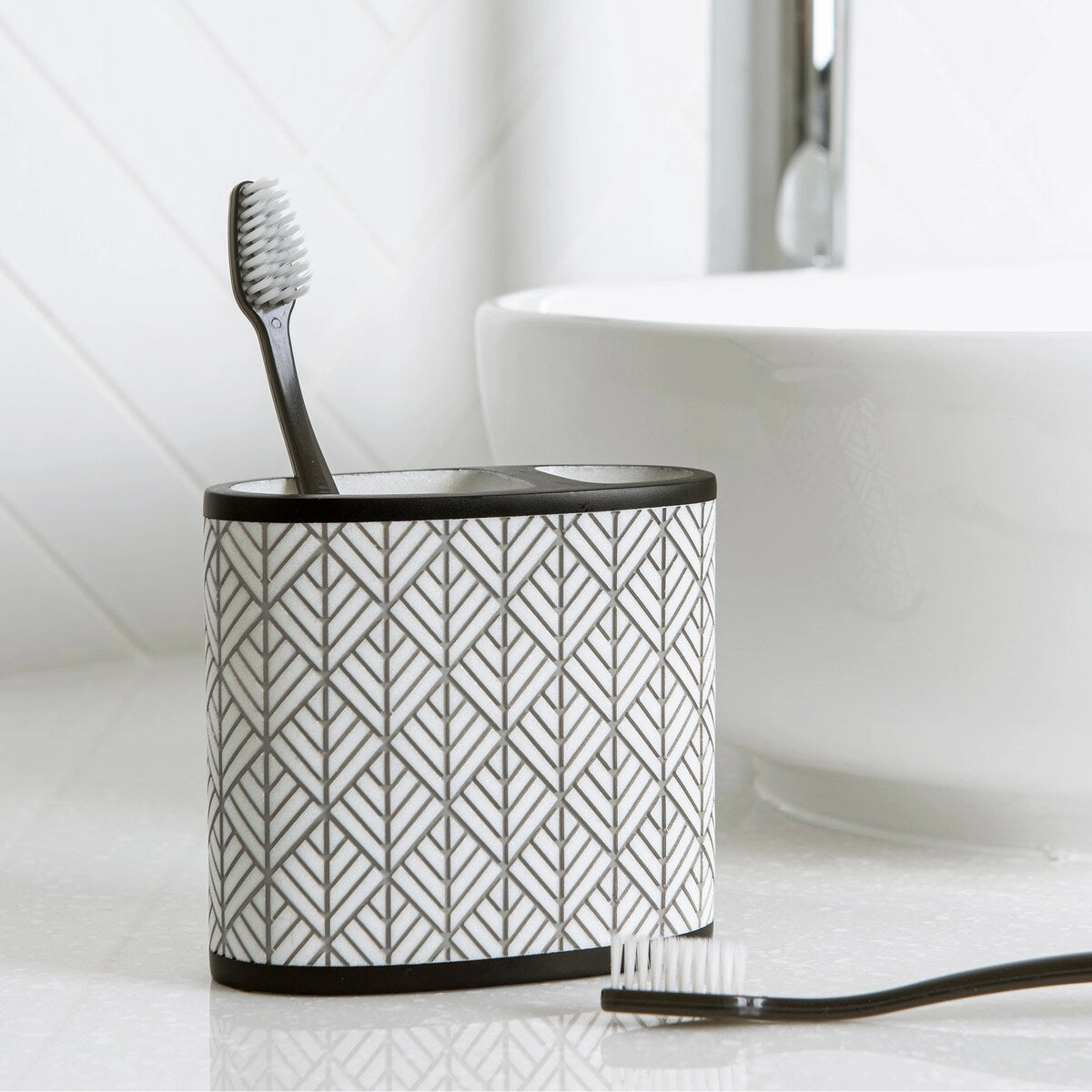 Shelby Resin Toothbrush Holder - White/Black