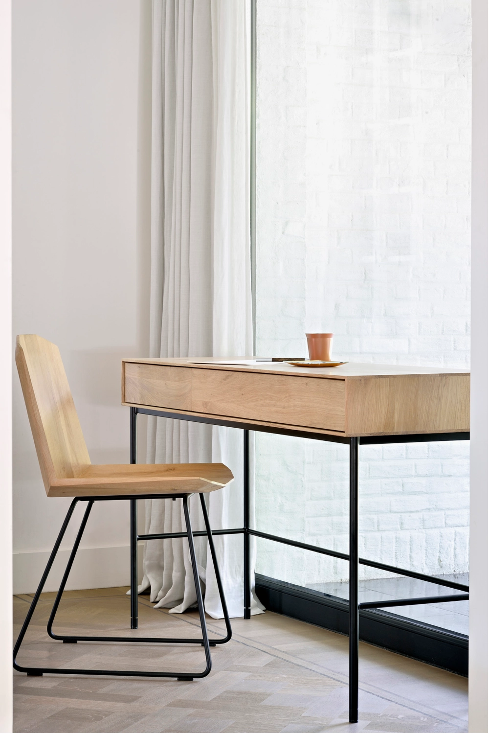 Varnished Oak 2-Drawer Desk | Ethnicraft Whitebird