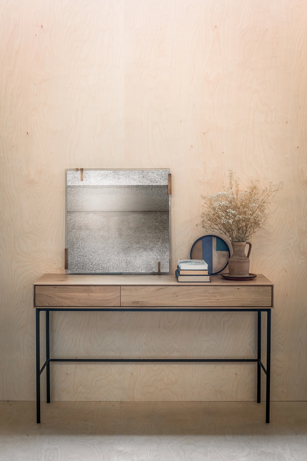 Varnished Oak 2-Drawer Desk | Ethnicraft Whitebird